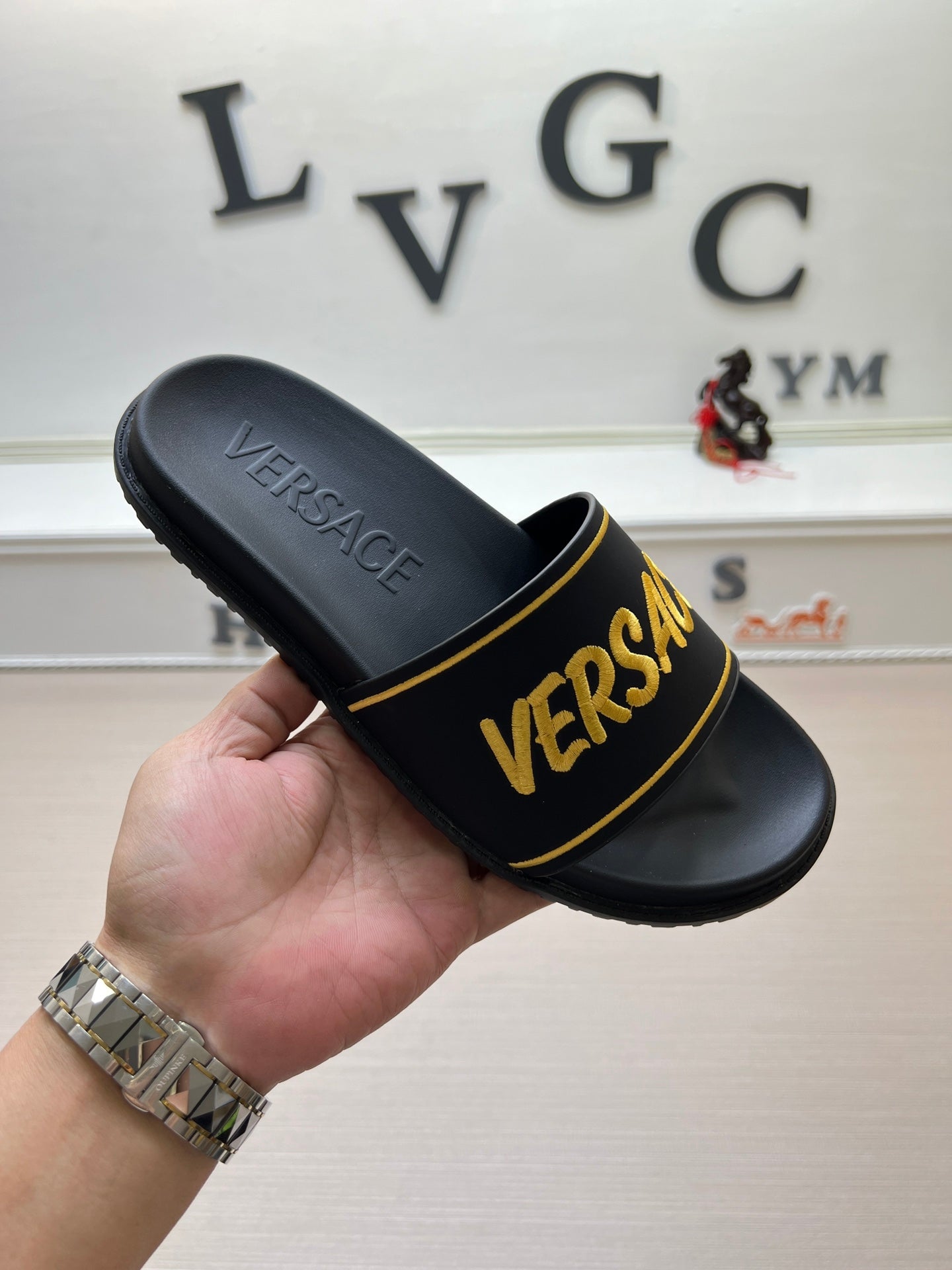 54V54Z   fashion  slippers