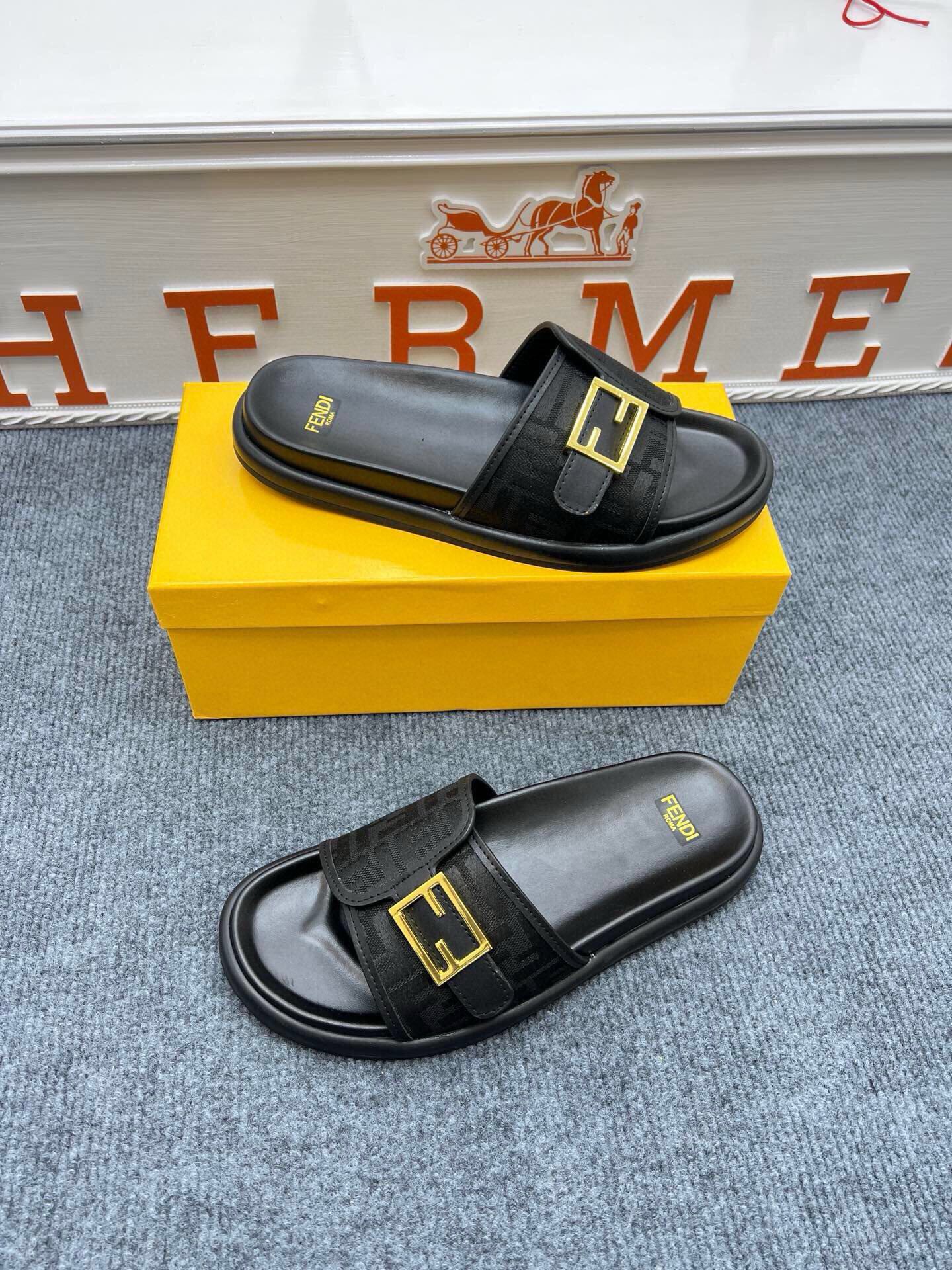 54F37Z  fashion  slippers