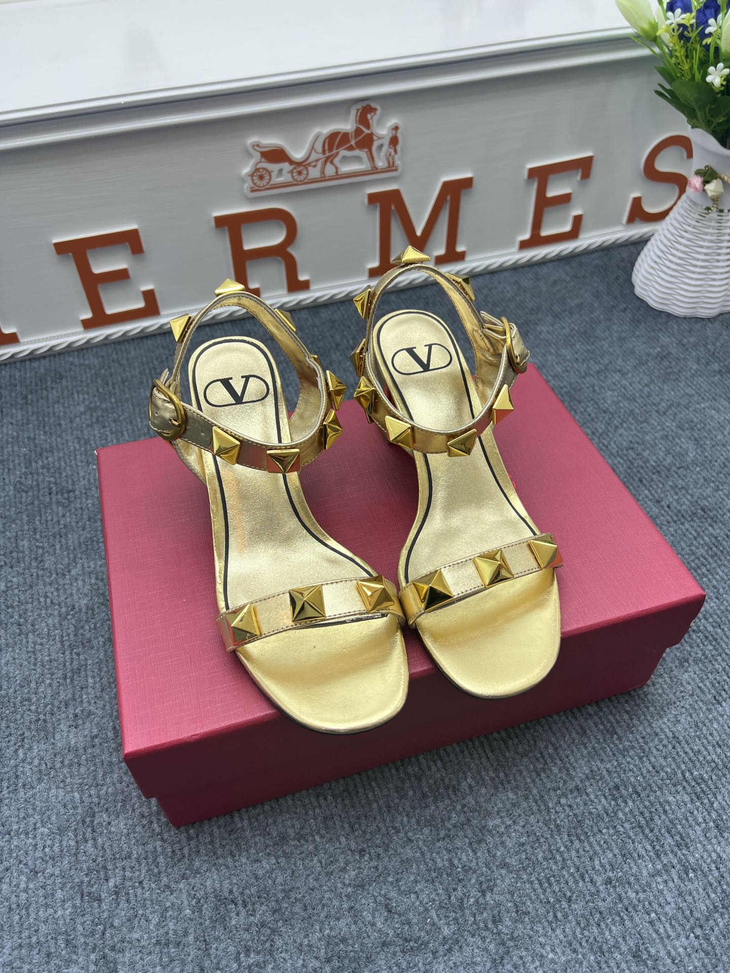 1: 1 High quality leather sandals 5YVL64Z