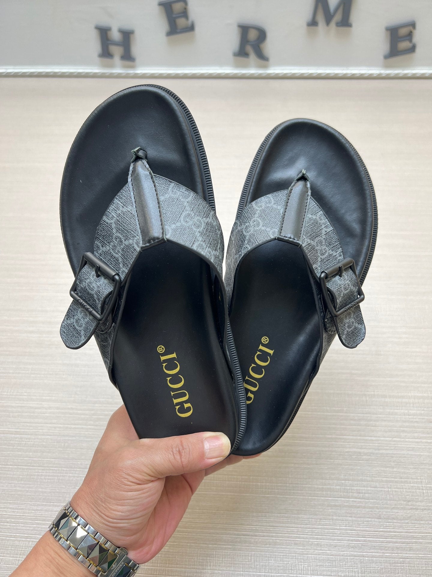 54B92Z   fashion slippers