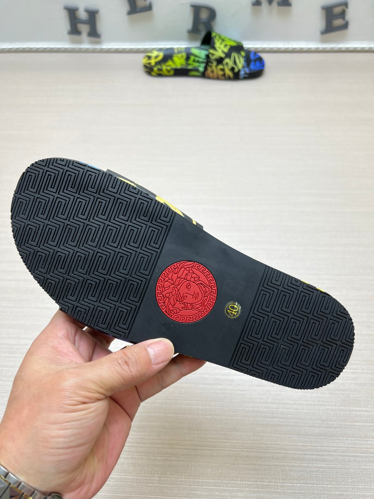 54V94Z   fashion  slippers