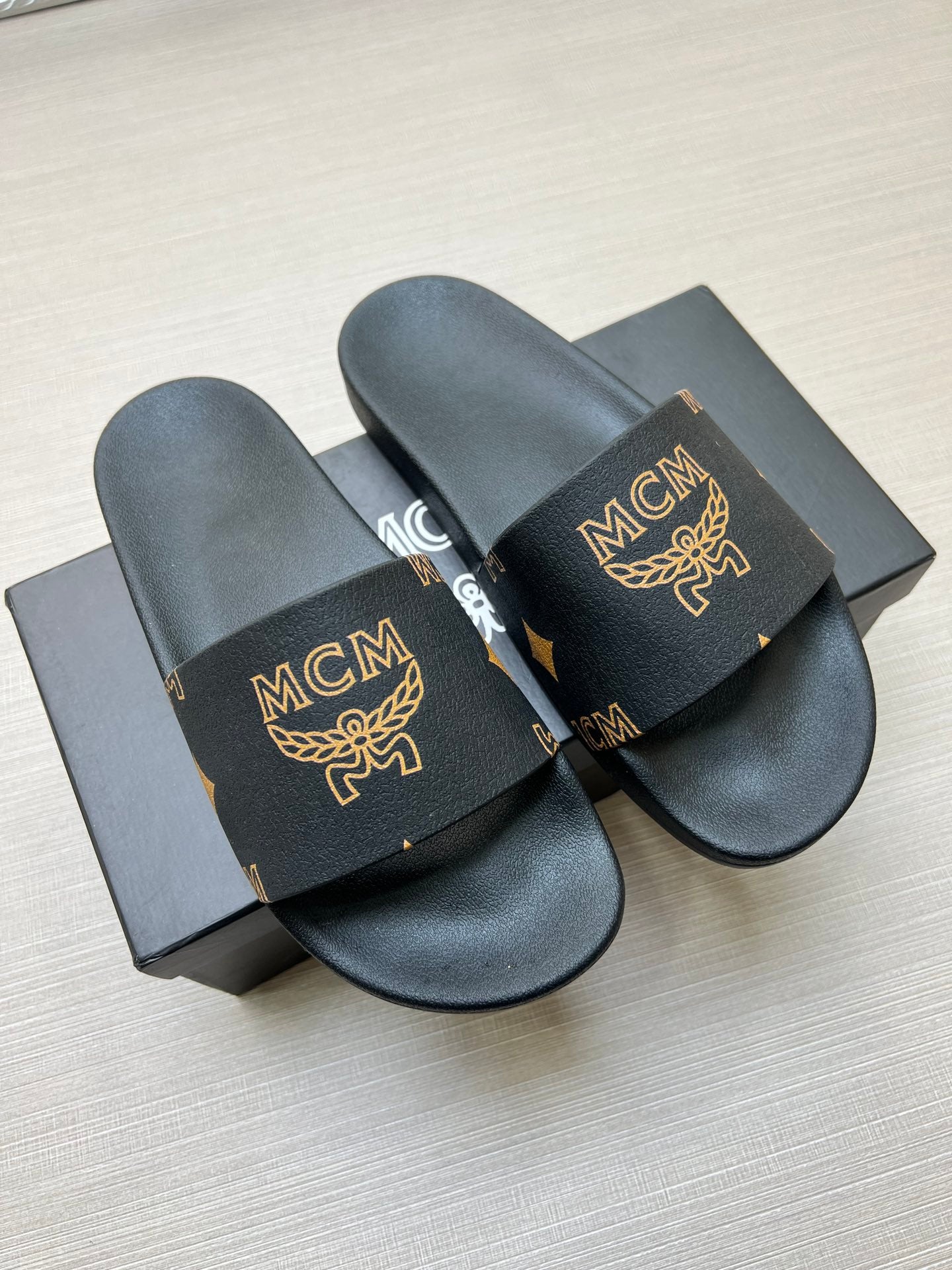 54M43Z    fashion  slippers