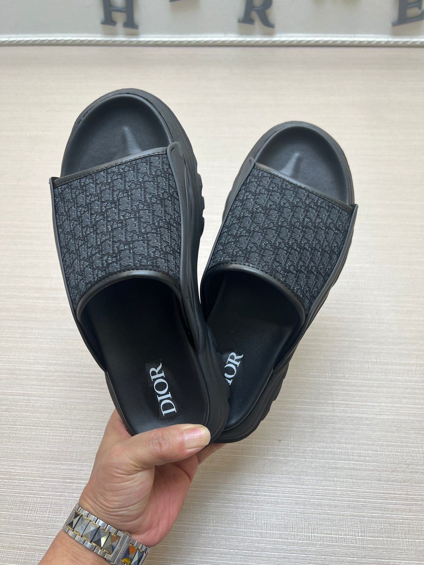 54D8Z  fashion slippers