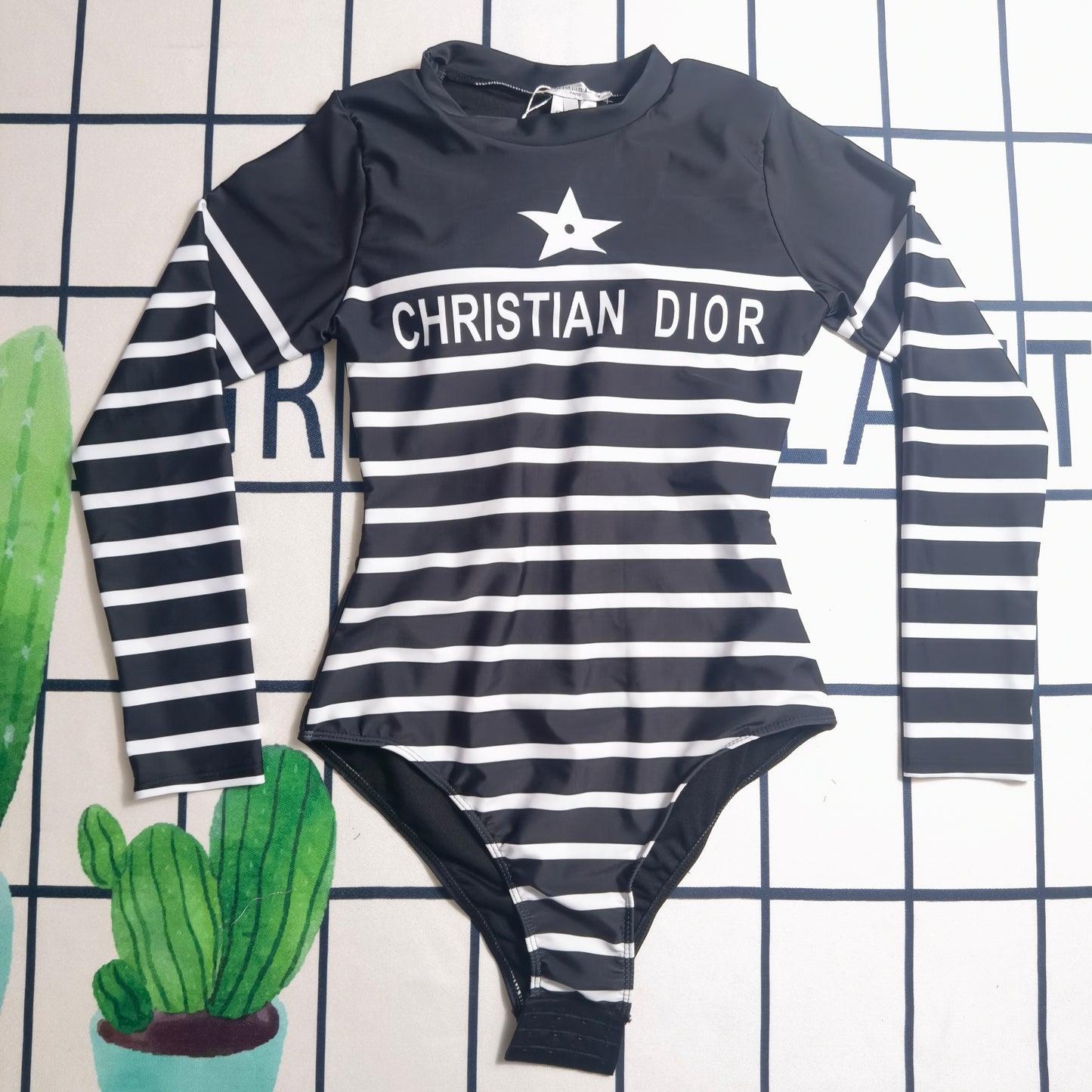 14D3Y   fashion Long sleeve swimsuit