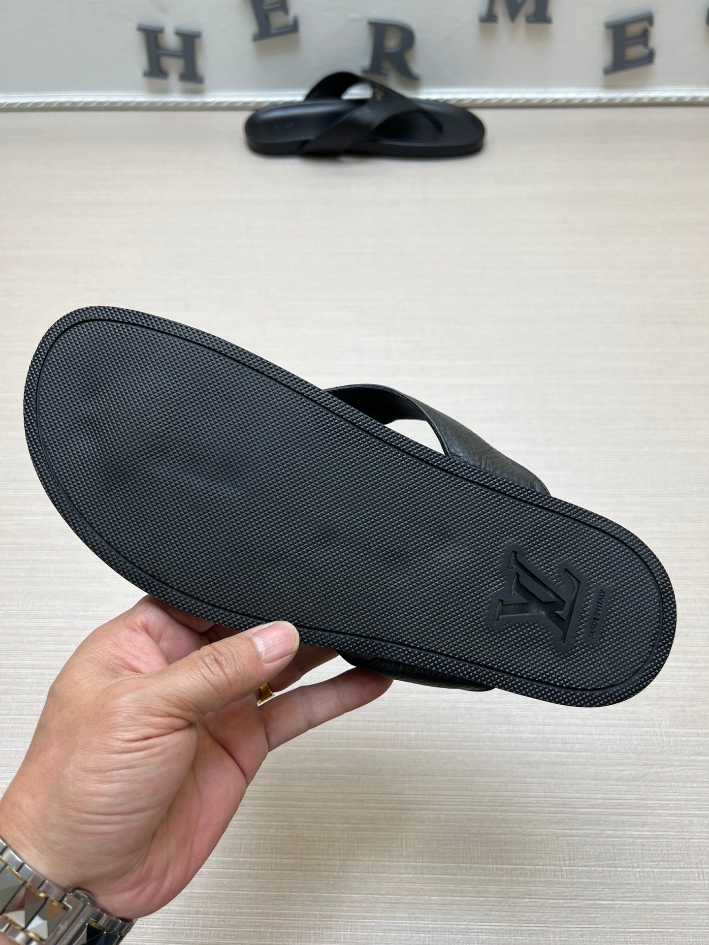 54E85Z     fashion slippers