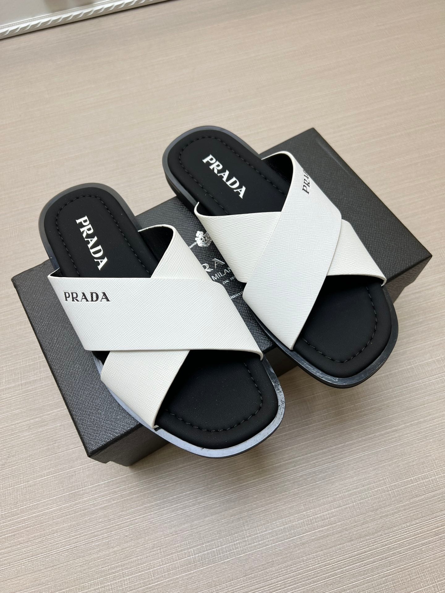 54PD73Z   fashion slippers