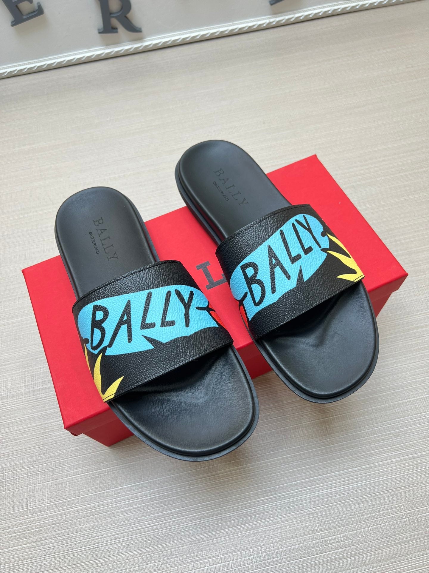 54A62Z  fashion slippers