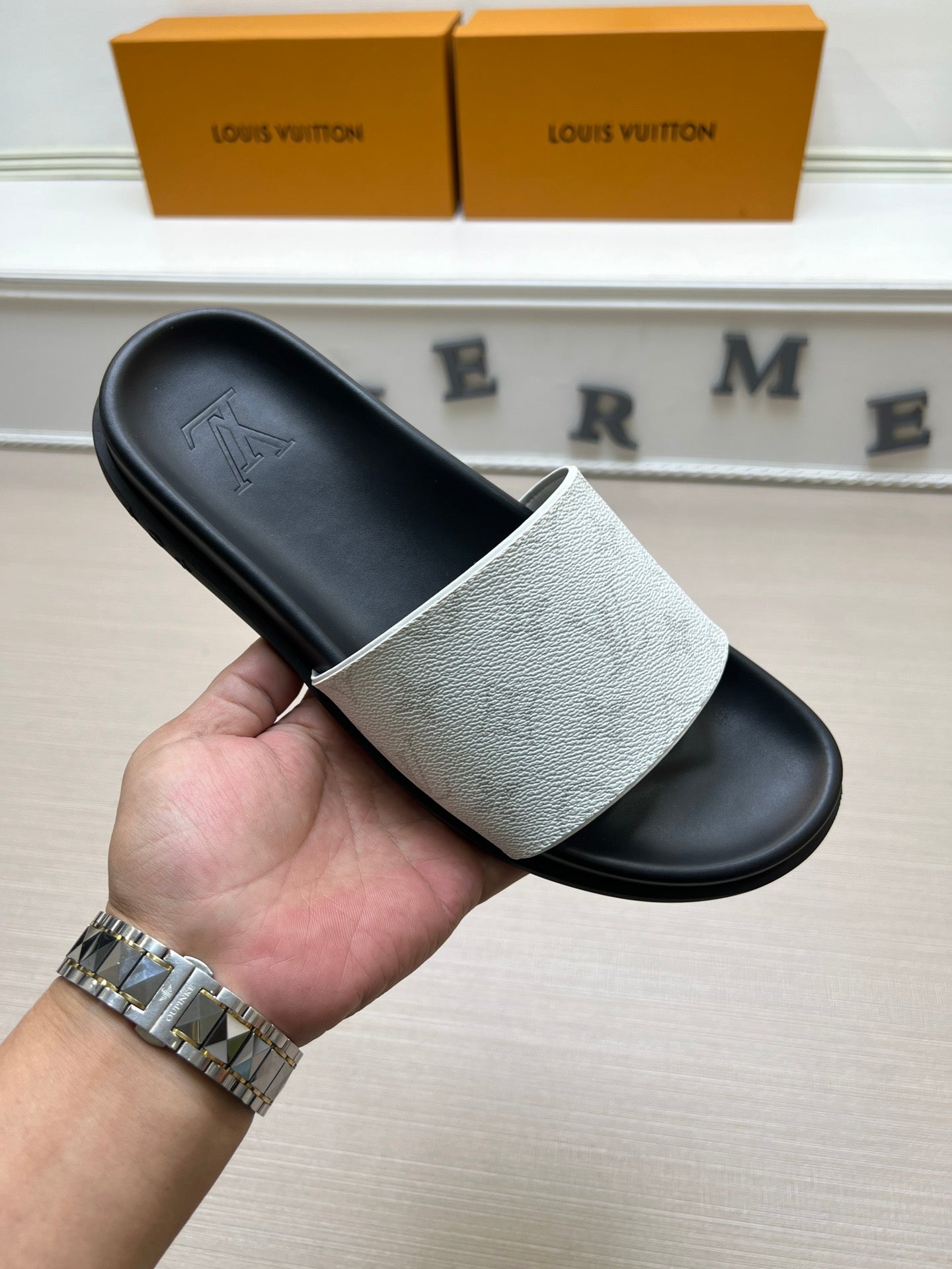 54E58Z   fashion  slippers