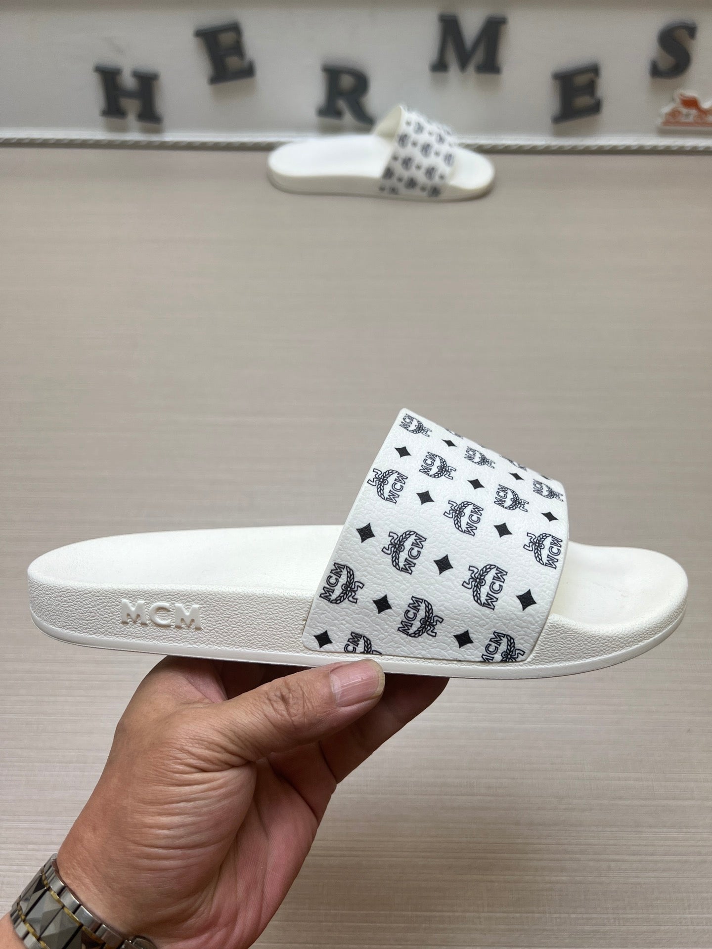 54M46Z  fashion  slippers