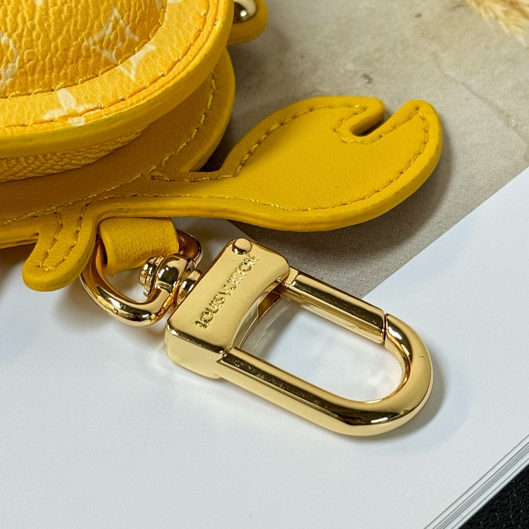 14E26A  Stylish key closure