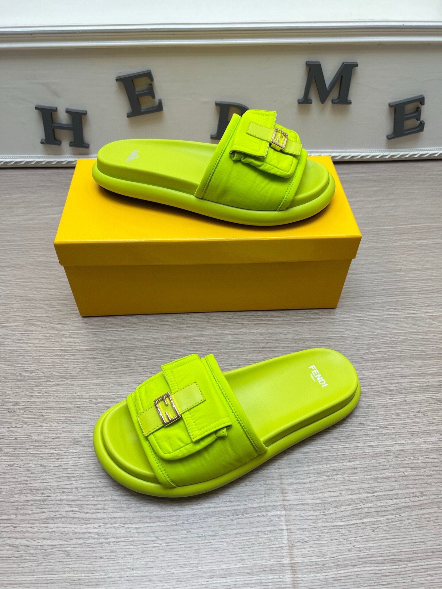 54F125Z    fashion  slippers