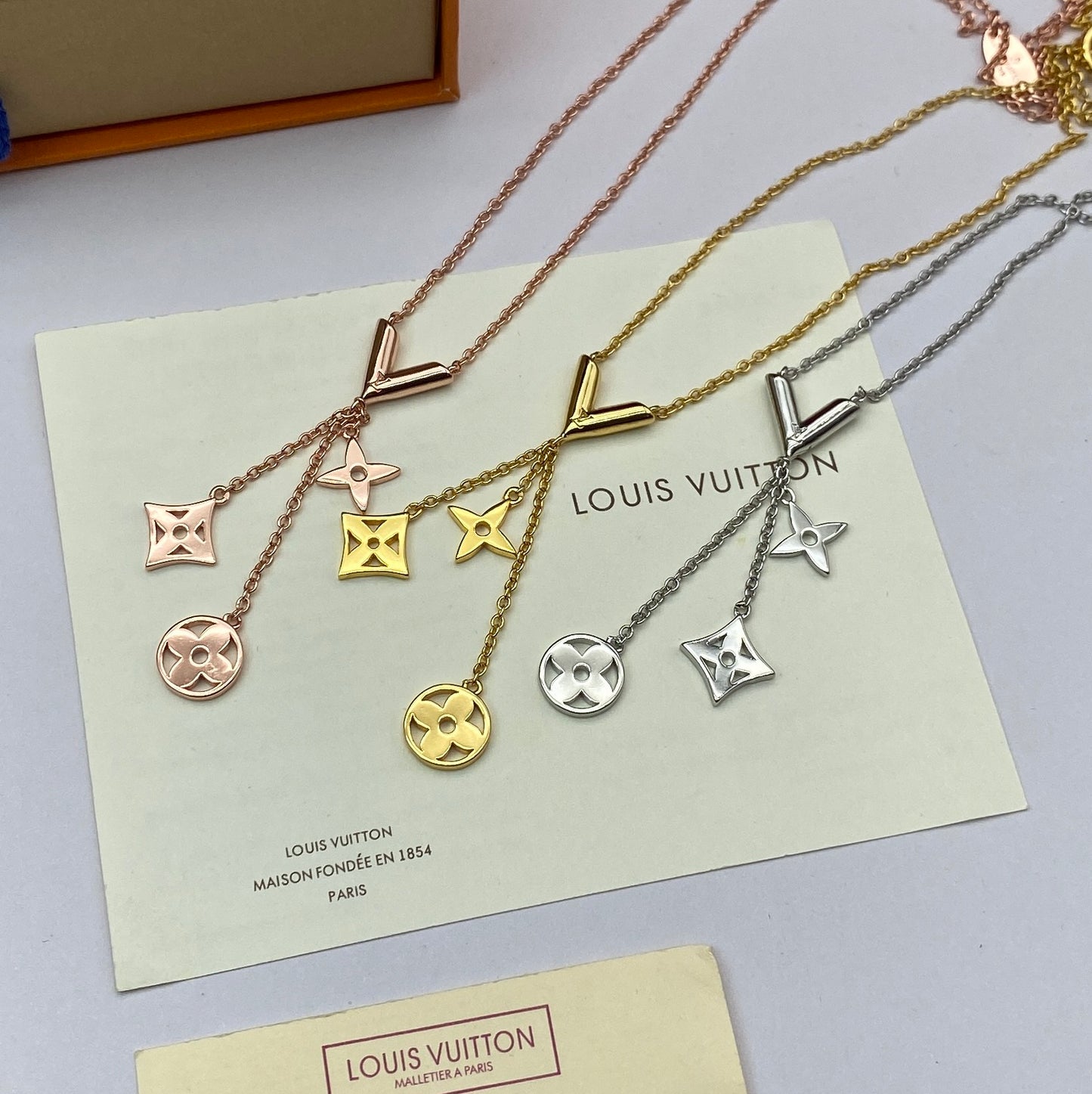 1XE605X Fashion high -quality Necklaces