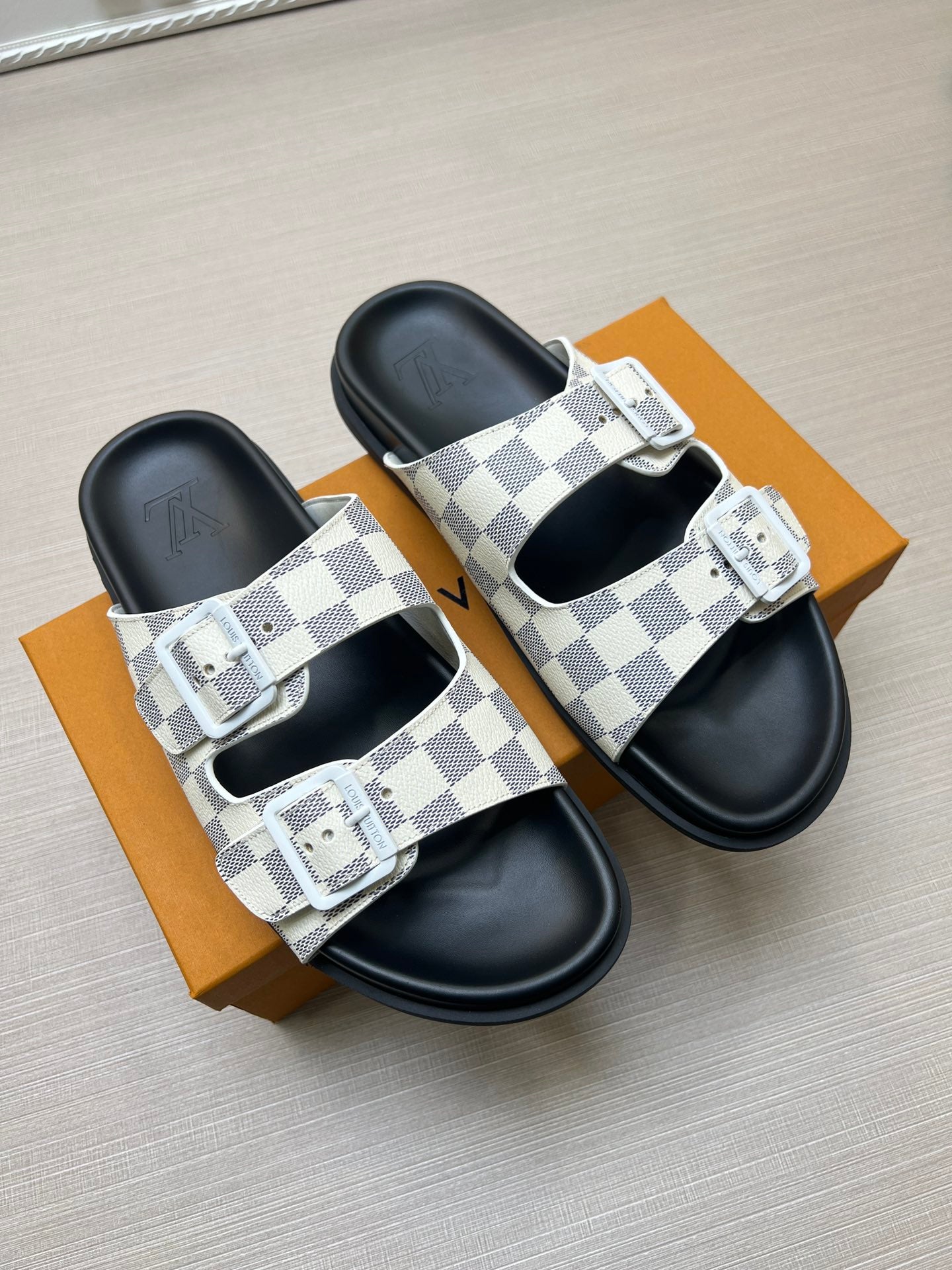 54E61Z   fashion   slippers