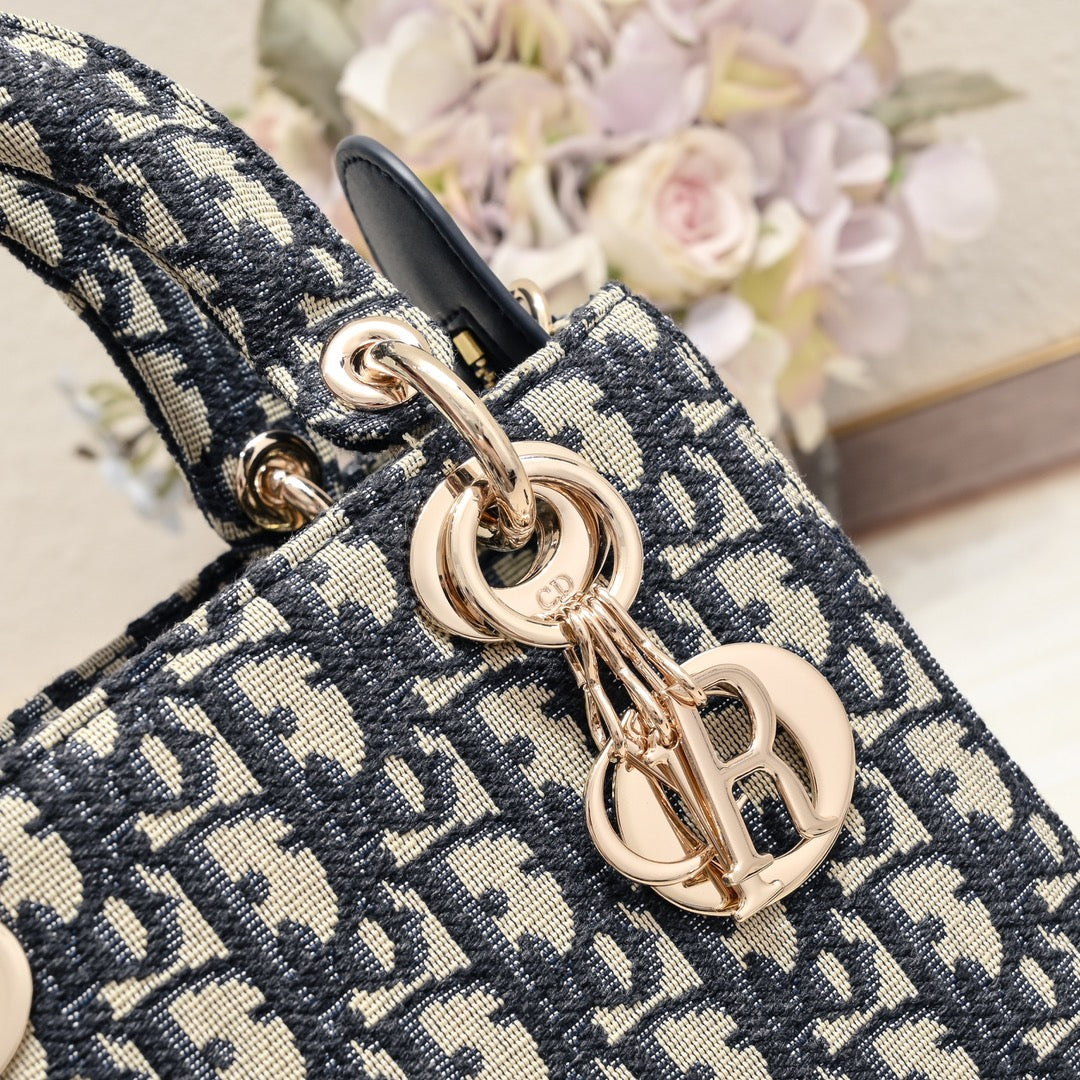 1XD439B Fashionable embroidery bag