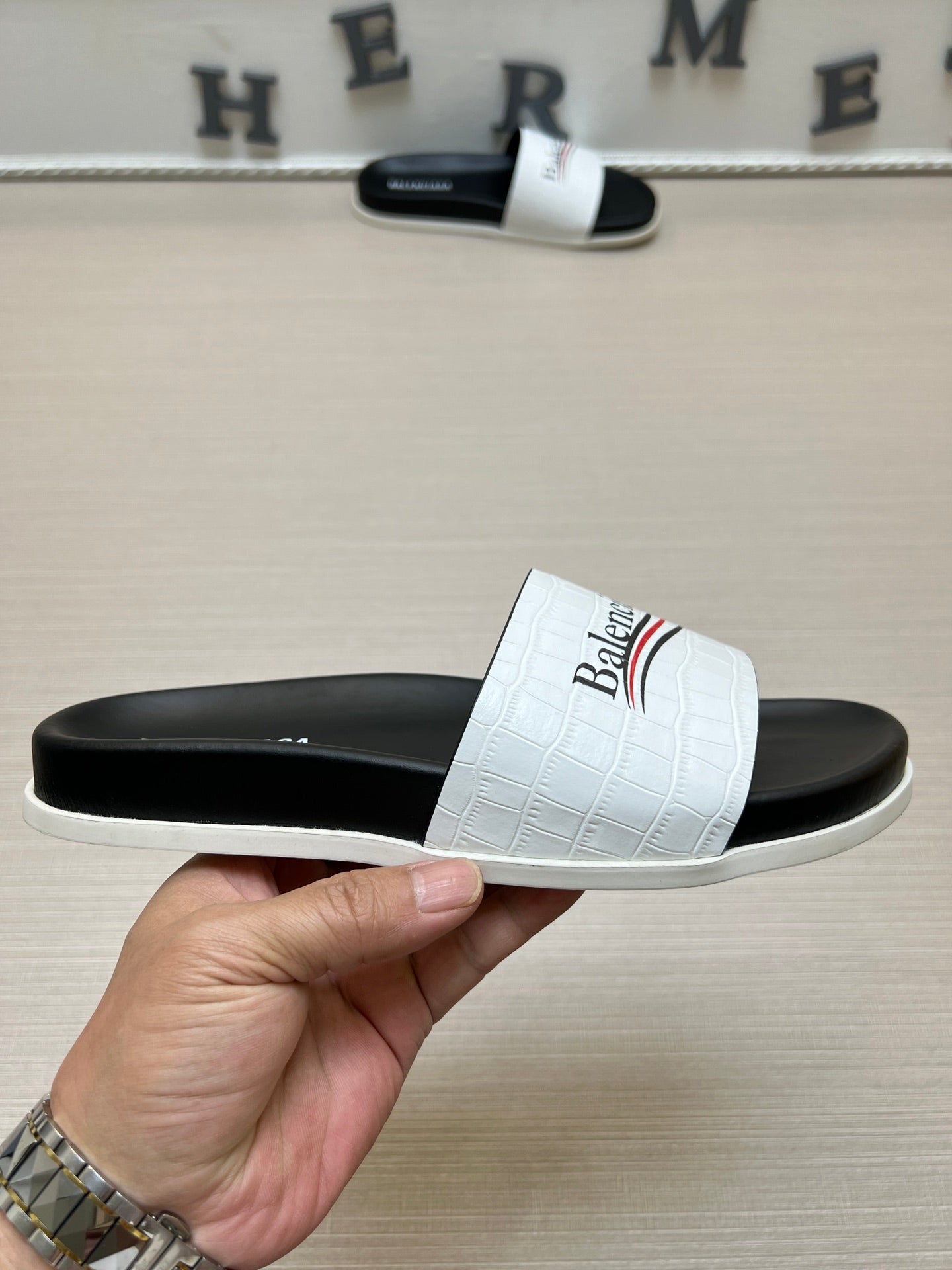 54J99Z    fashion  slippers