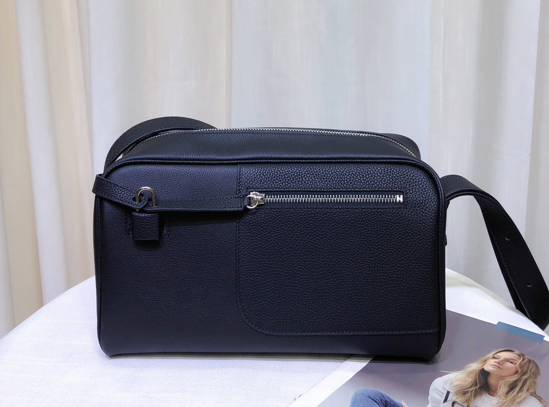 1XH69B (Fashionable leather bag )