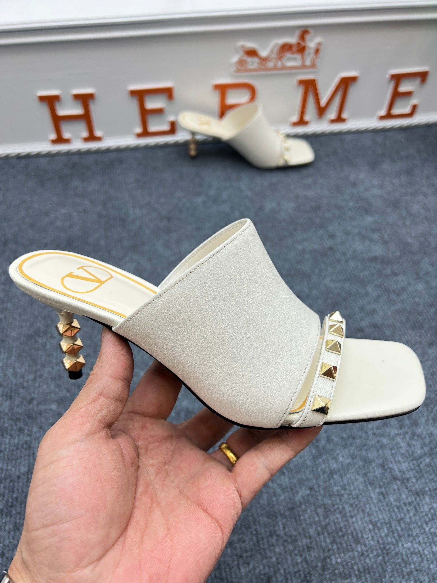 1: 1 High quality leather sandals 5YVL63Z