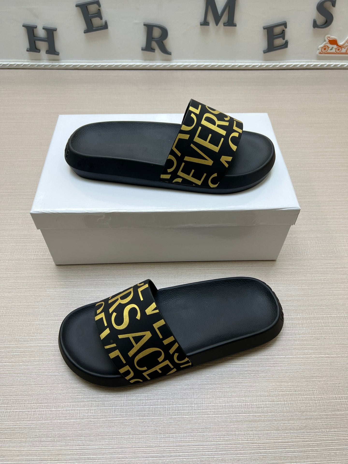 54V108Z  fashion  slippers