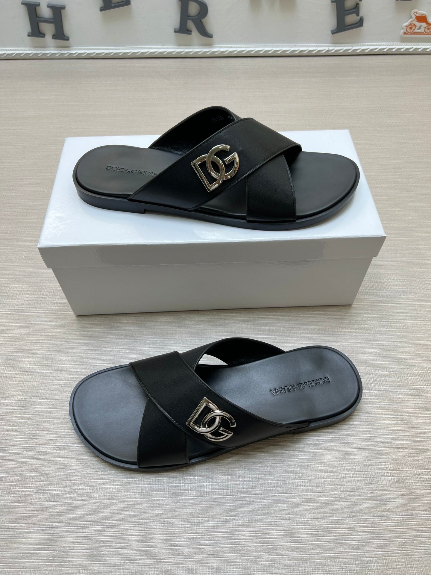 54A93Z   fashion slippers