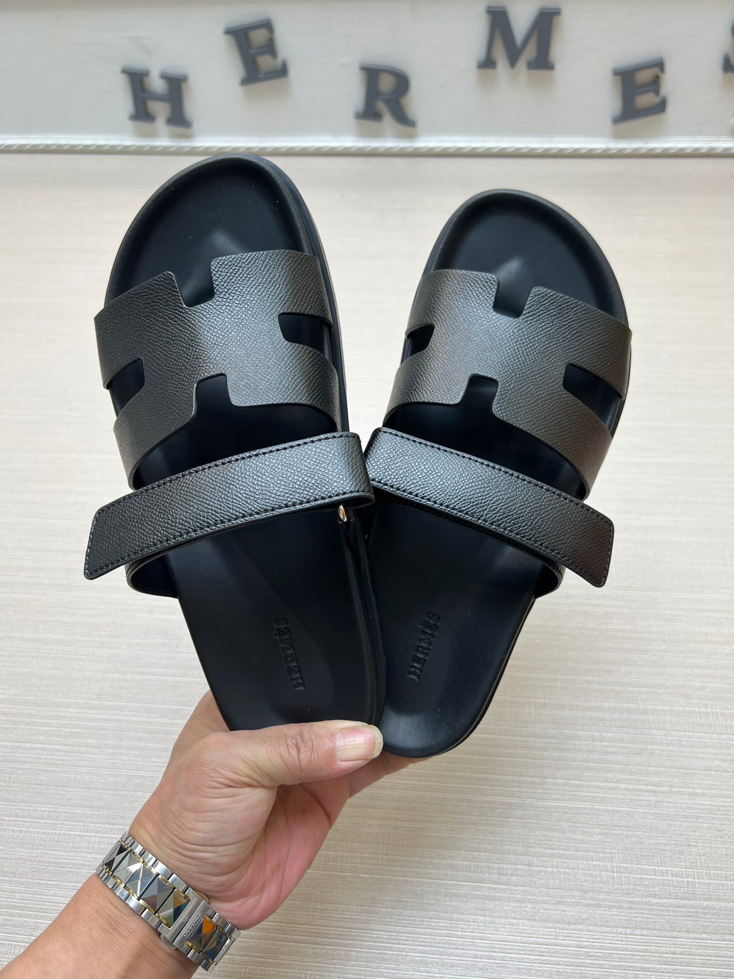 54H1Z    fashion slippers