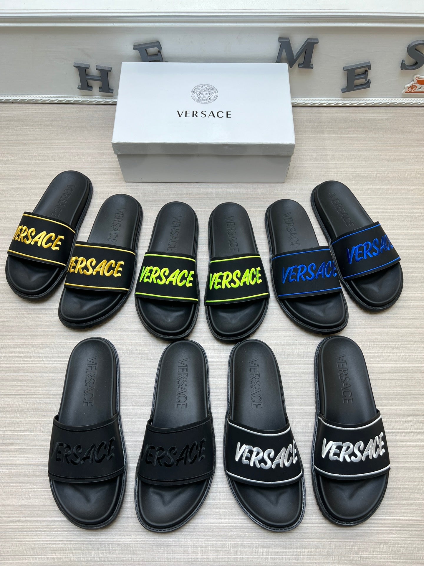 54V54Z   fashion  slippers