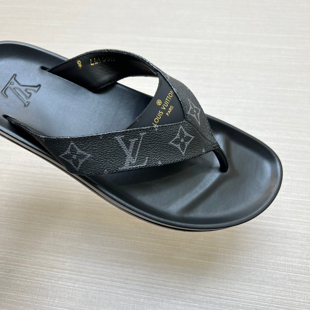 54E85Z     fashion slippers