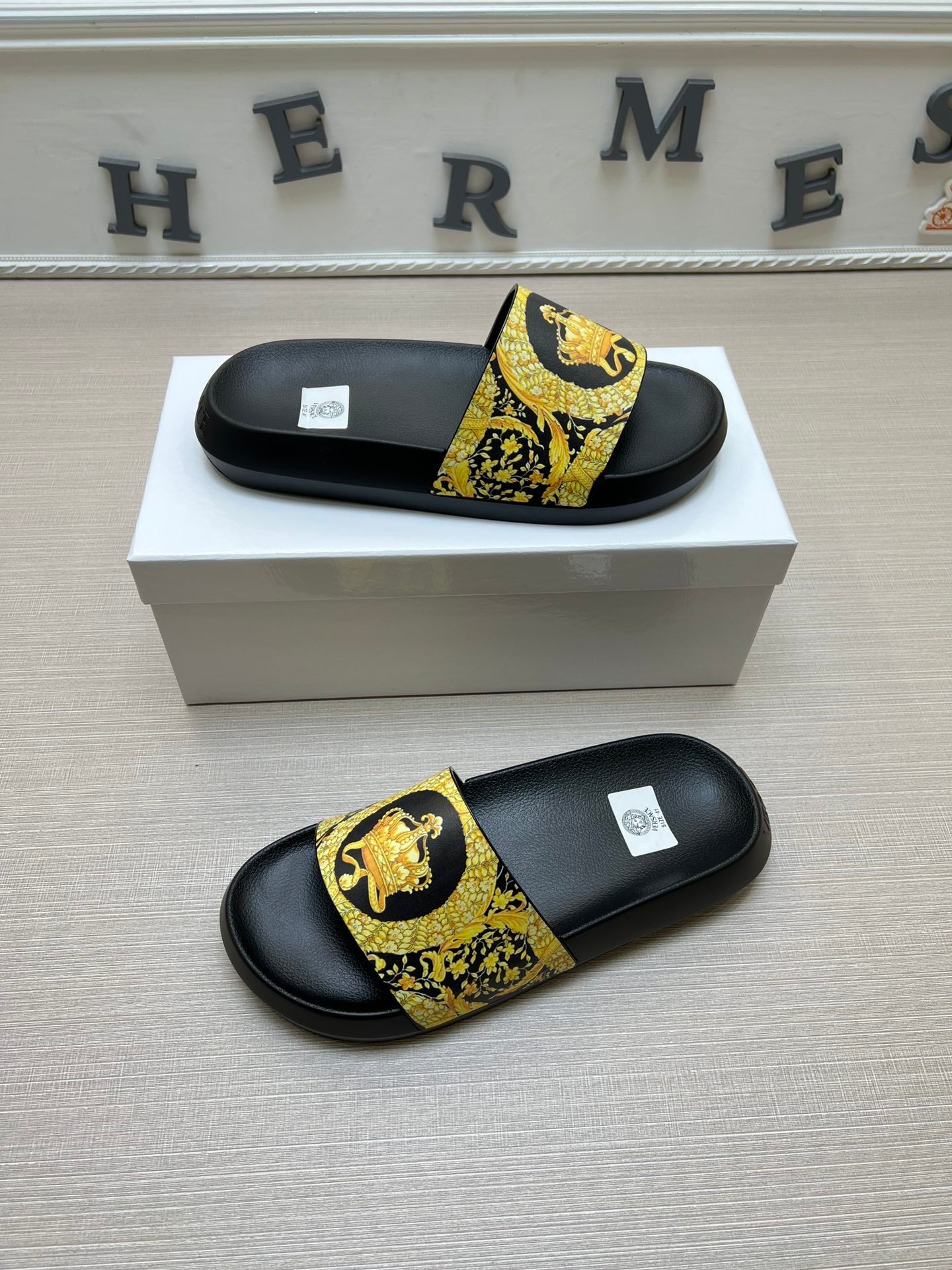 54V163Z   fashion  slippers