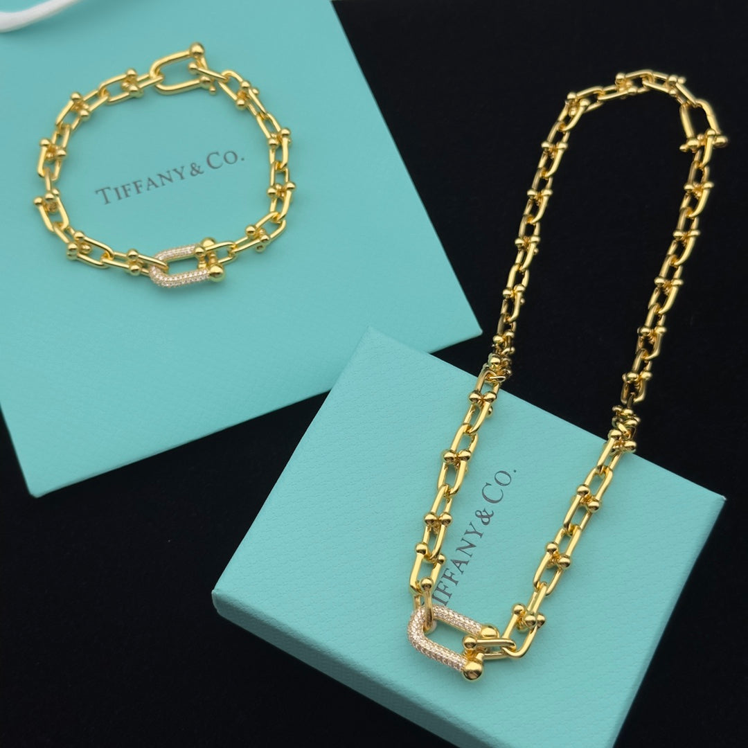 8XT31X Fashion high -quality Earring Bracelets Necklaces