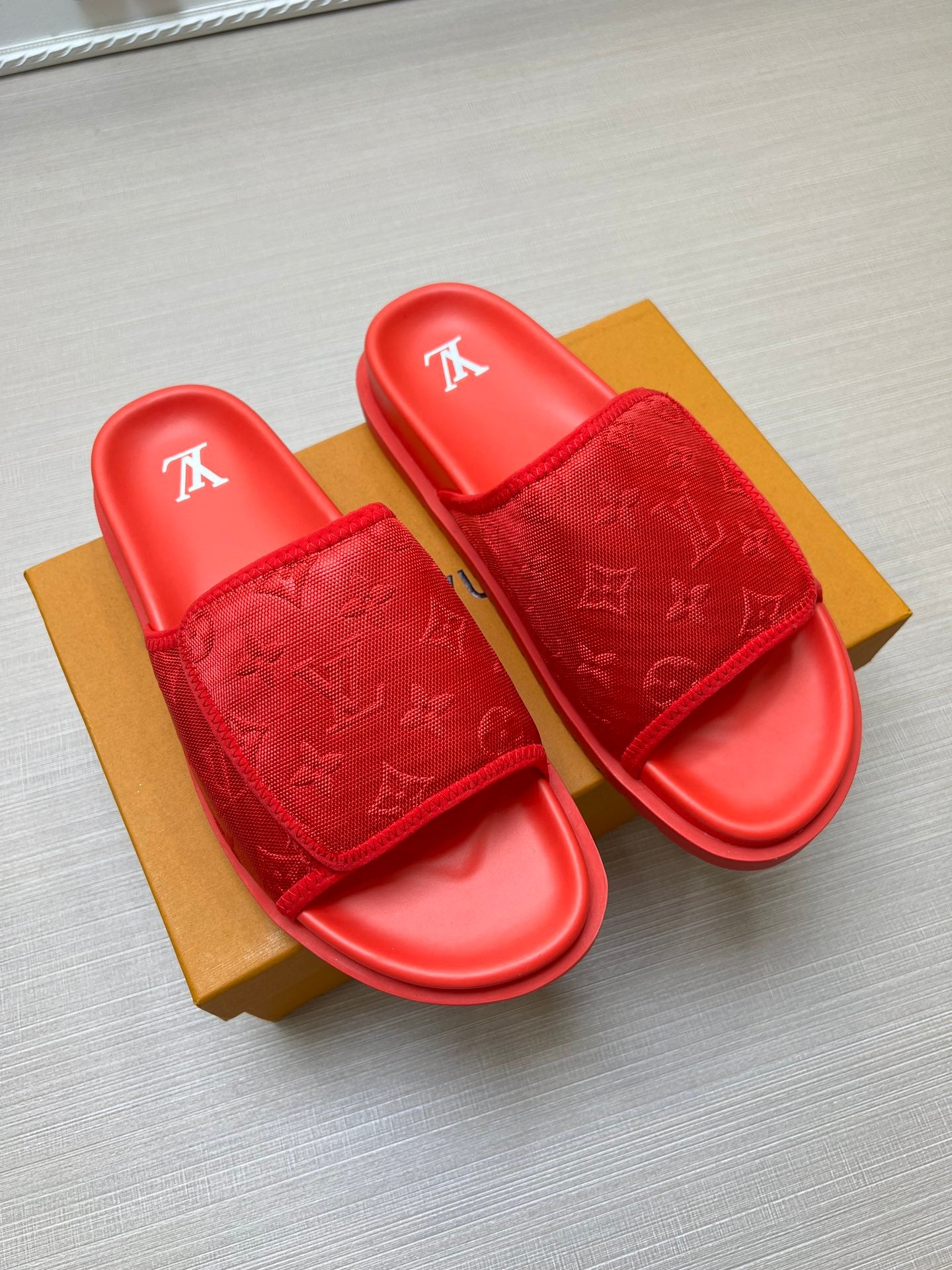 54E14Z   fashion  slippers