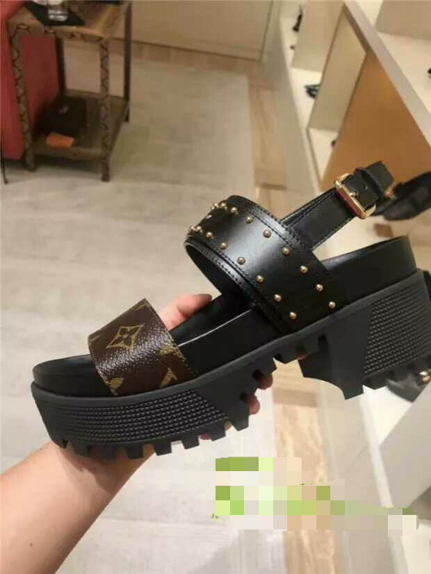 1:1 High quality leather sandals 2YE4Z