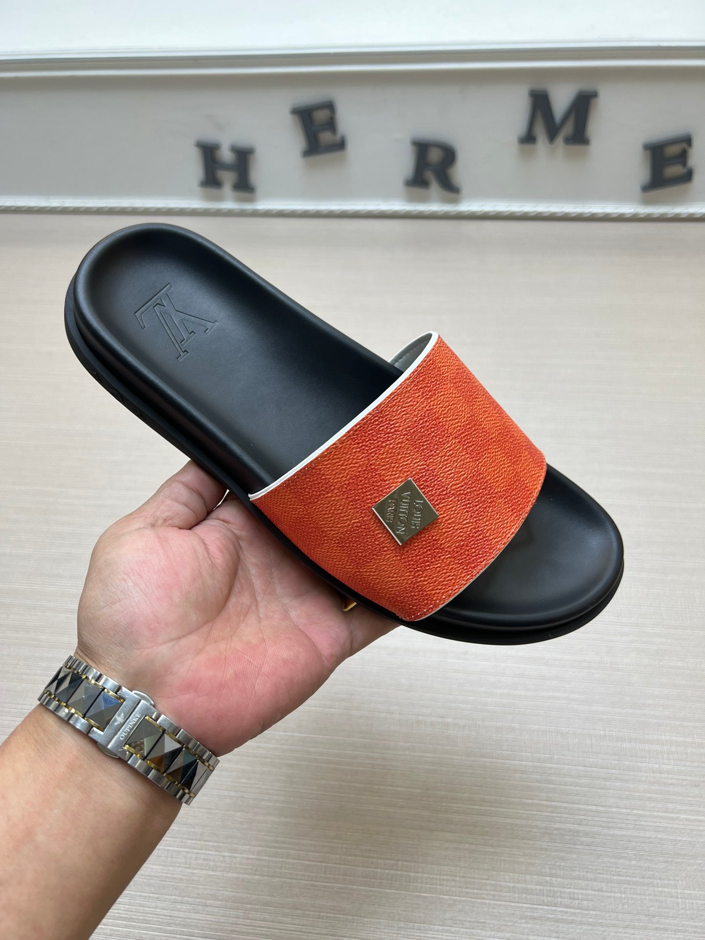 54E69Z    fashion slippers