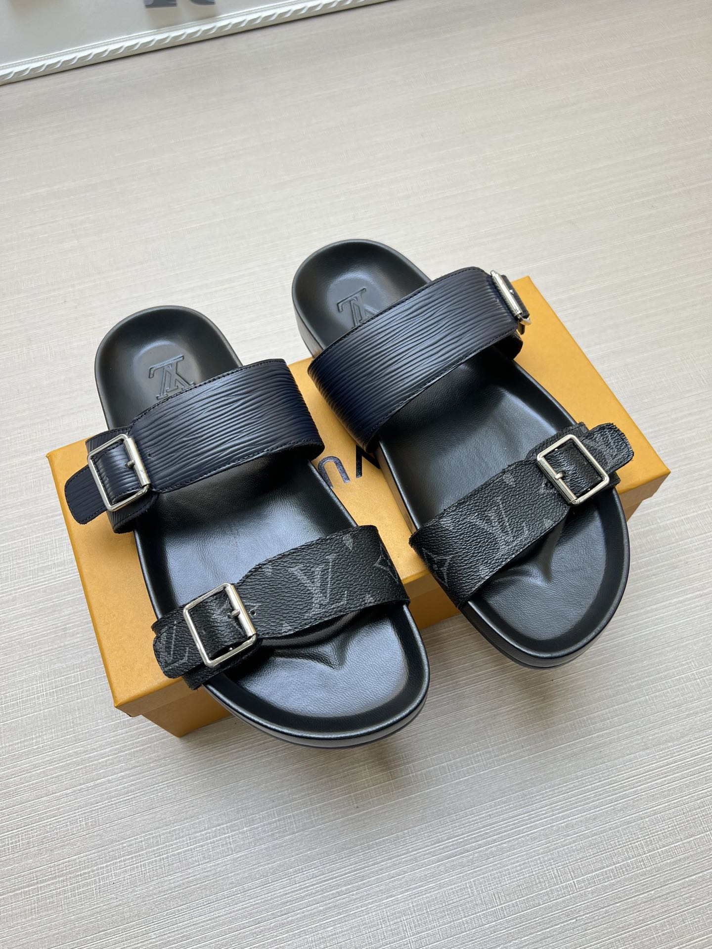 54E87Z  fashion  slippers