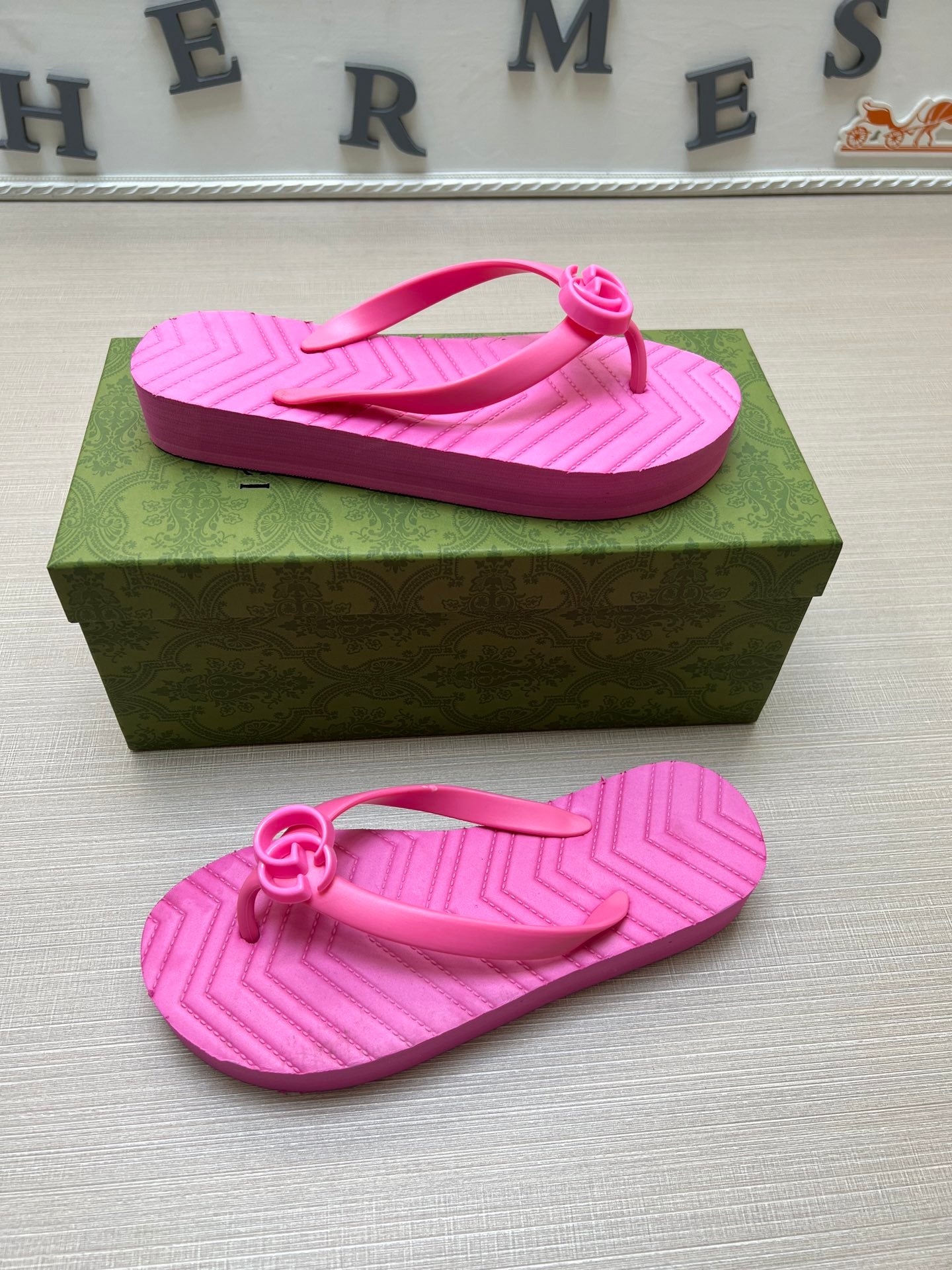 54B105Z    fashion slippers