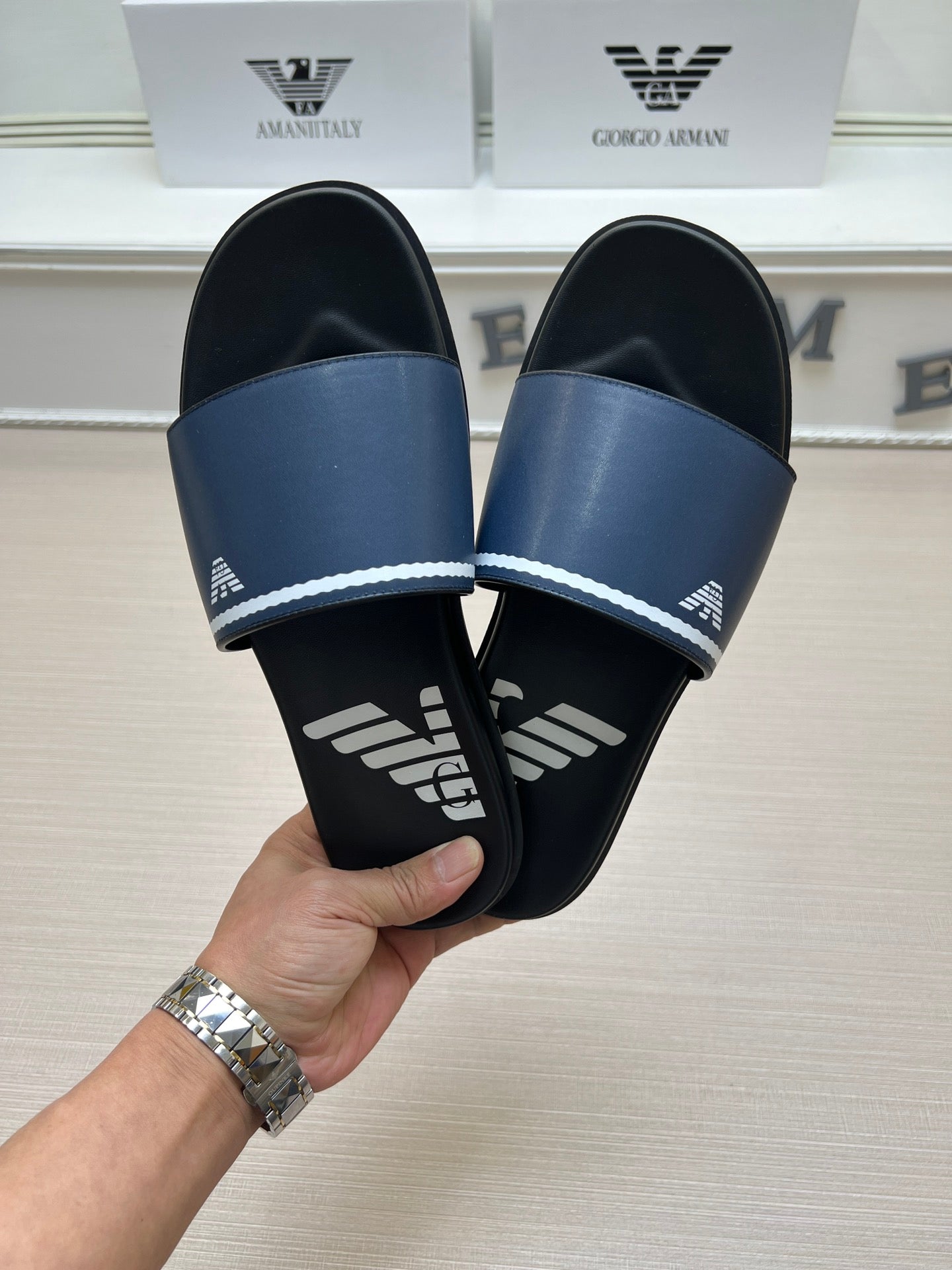 54A104Z    fashion  slippers