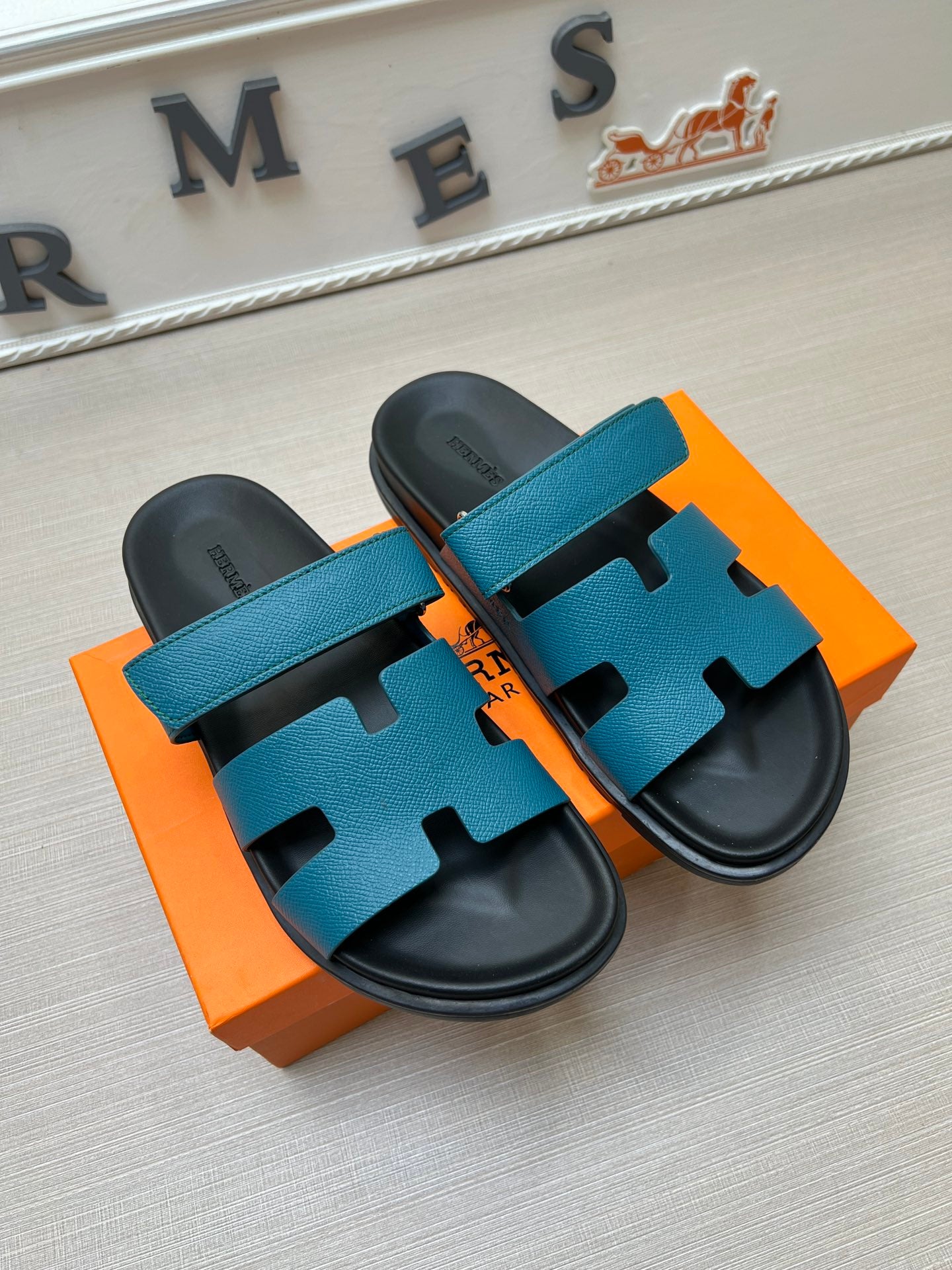 54H1Z    fashion slippers