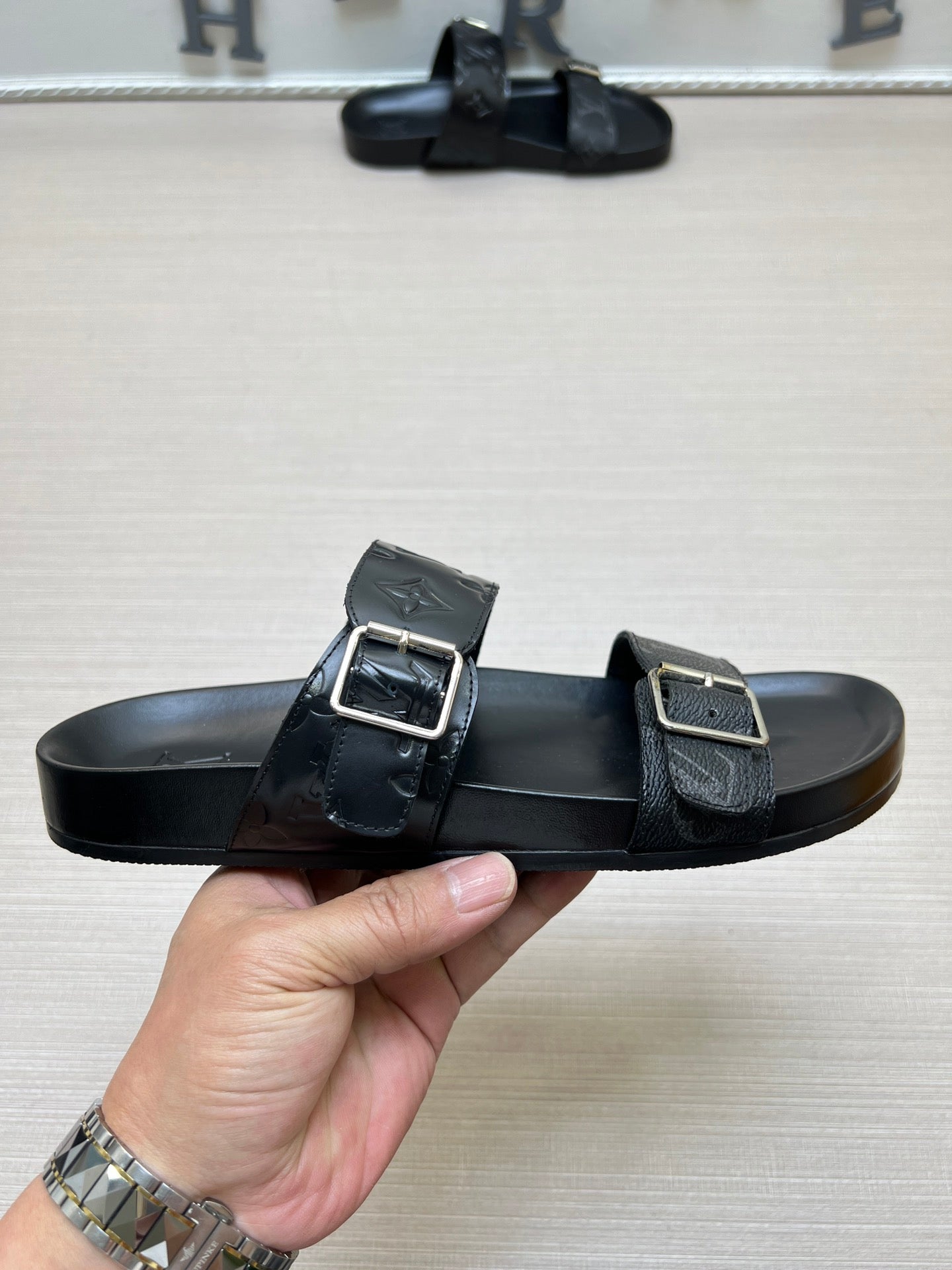 54E87Z  fashion  slippers