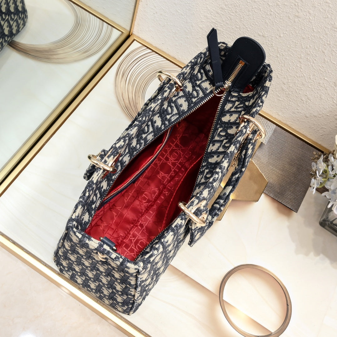 1XD439B Fashionable embroidery bag