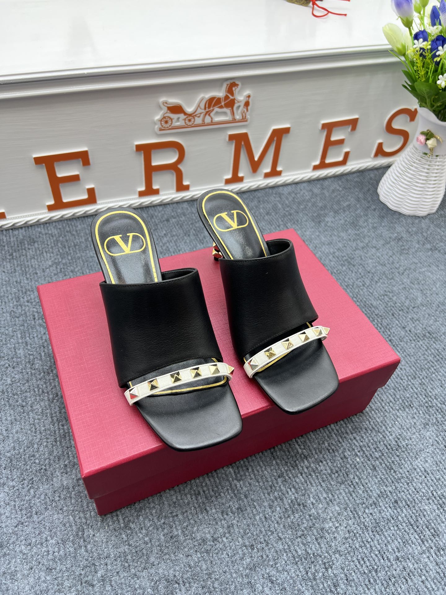 1: 1 High quality leather sandals 5YVL63Z