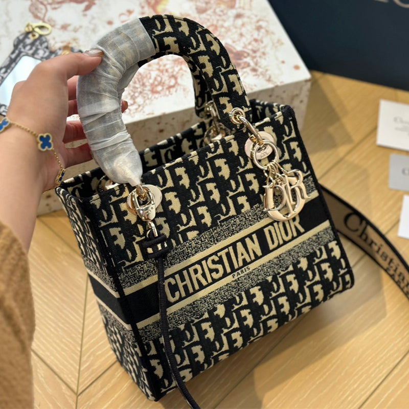 6XD241B ( 1:1 hight quality embroidered bag)