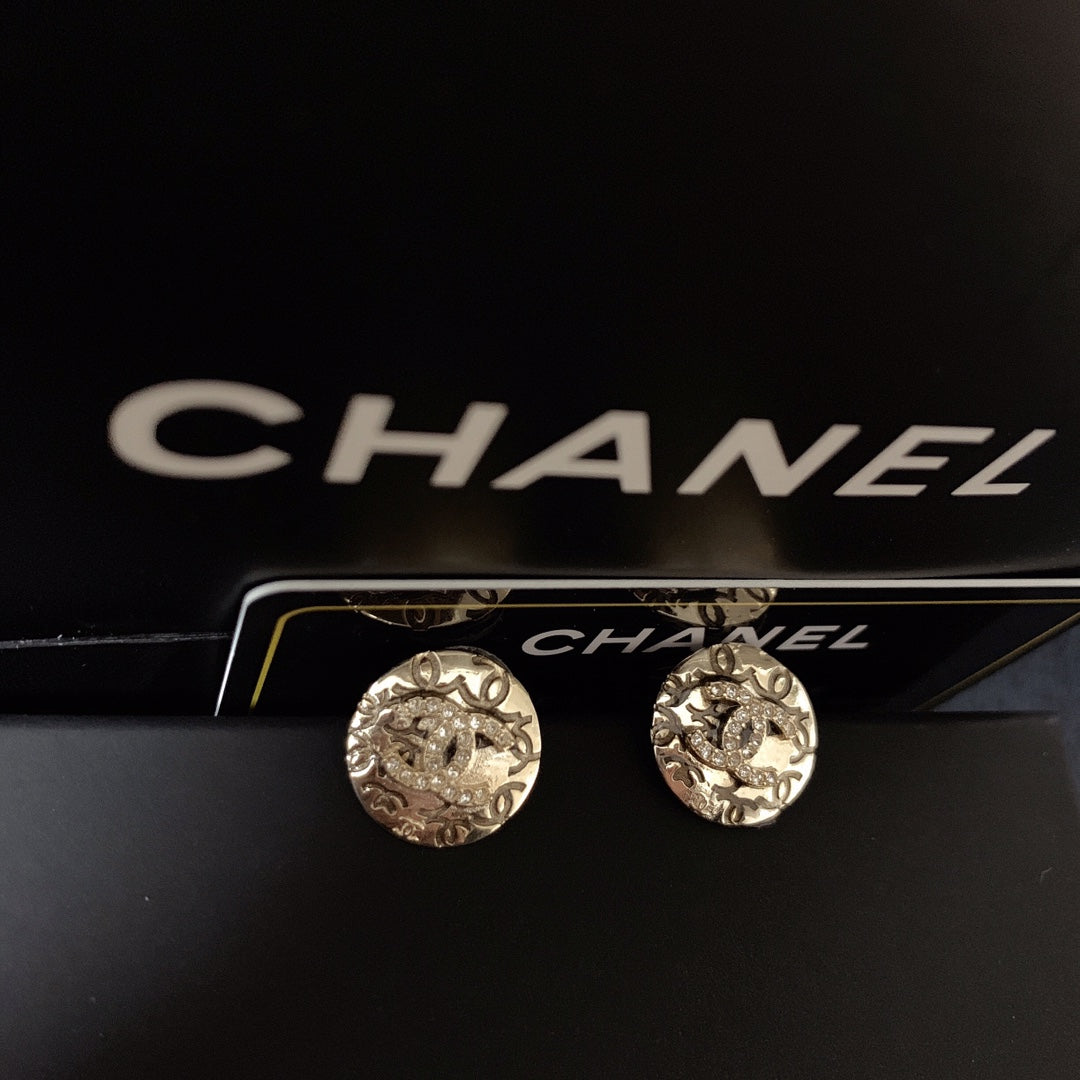 14C83E  Fashionable and high quality earrings