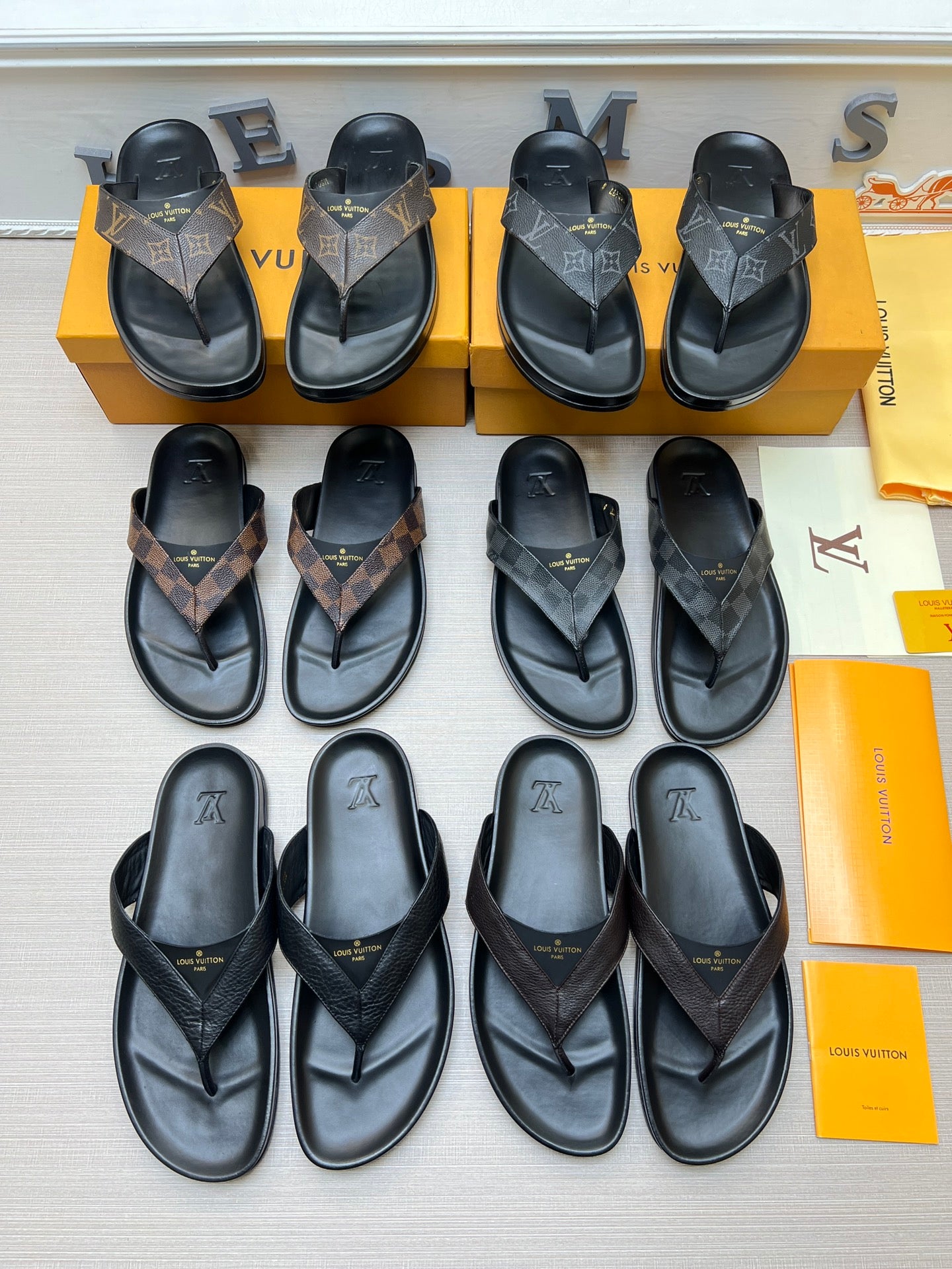 54E85Z     fashion slippers