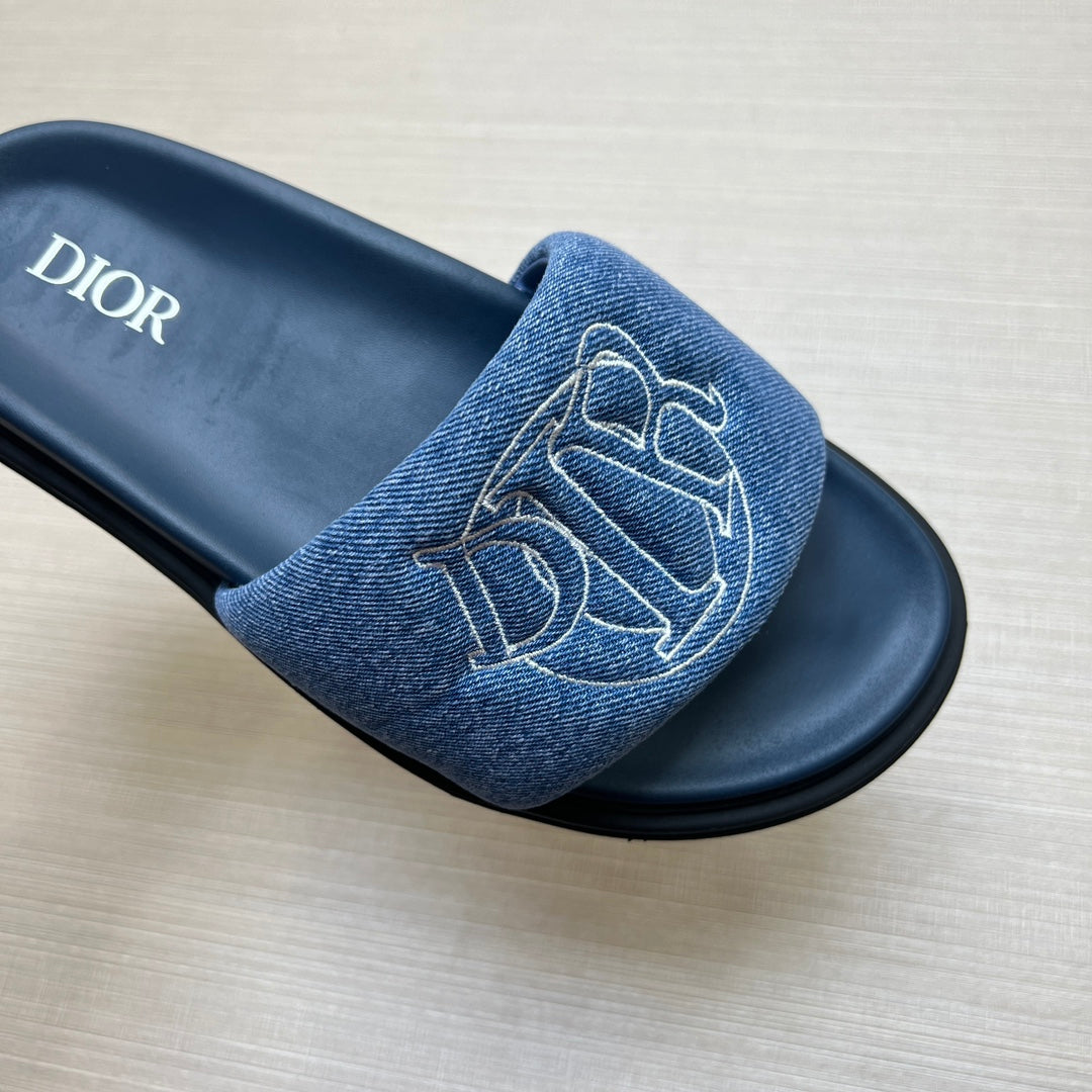 54D168Z   High quality leather slippers