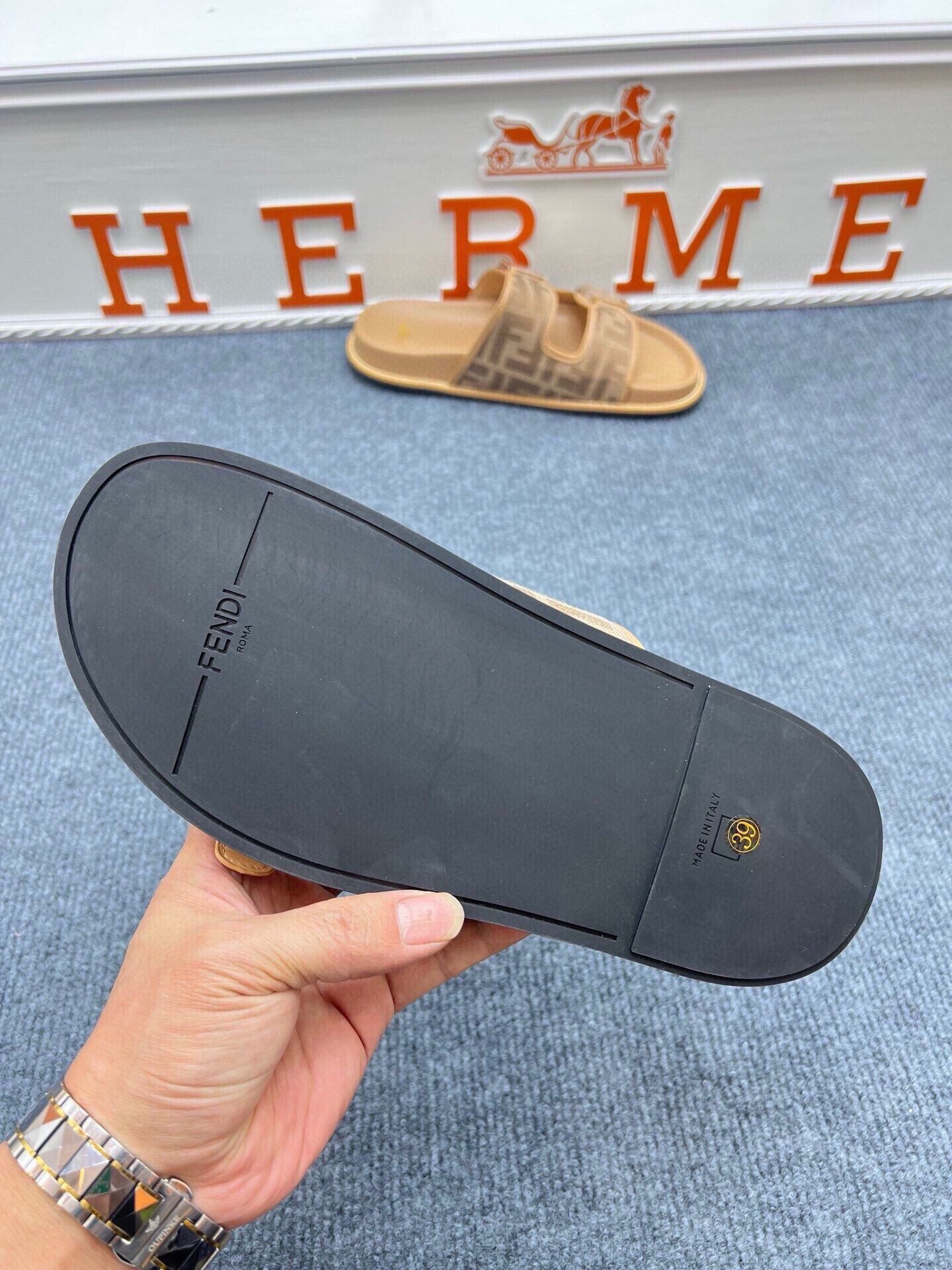 54F38Z  fashion  slippers