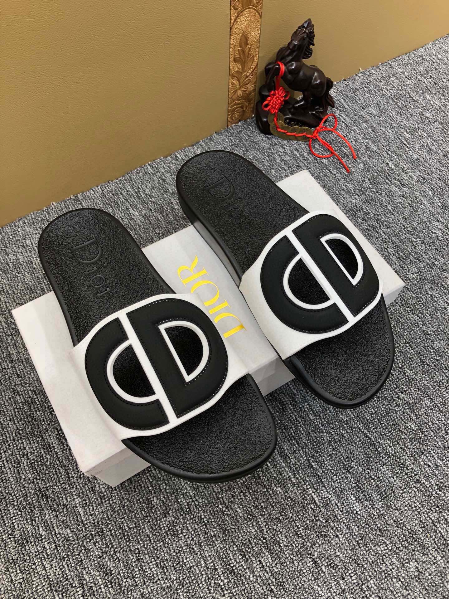 54D51Z   fashion  slippers