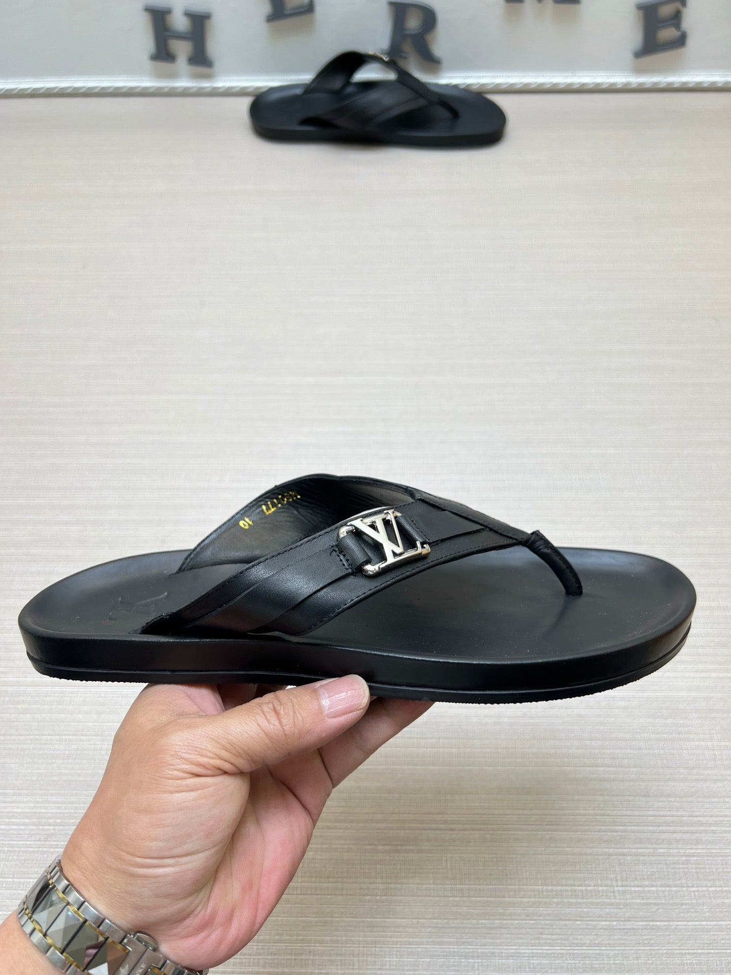 54E86Z    fashion  slippers