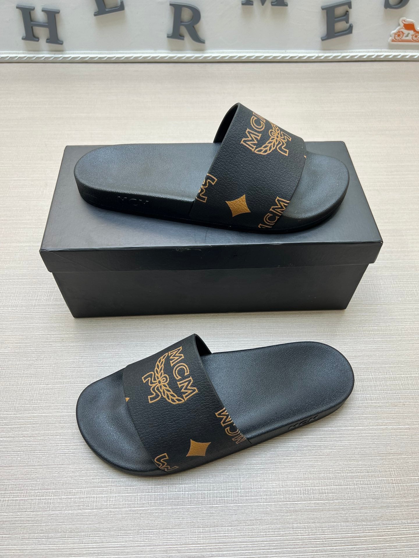 54M43Z    fashion  slippers