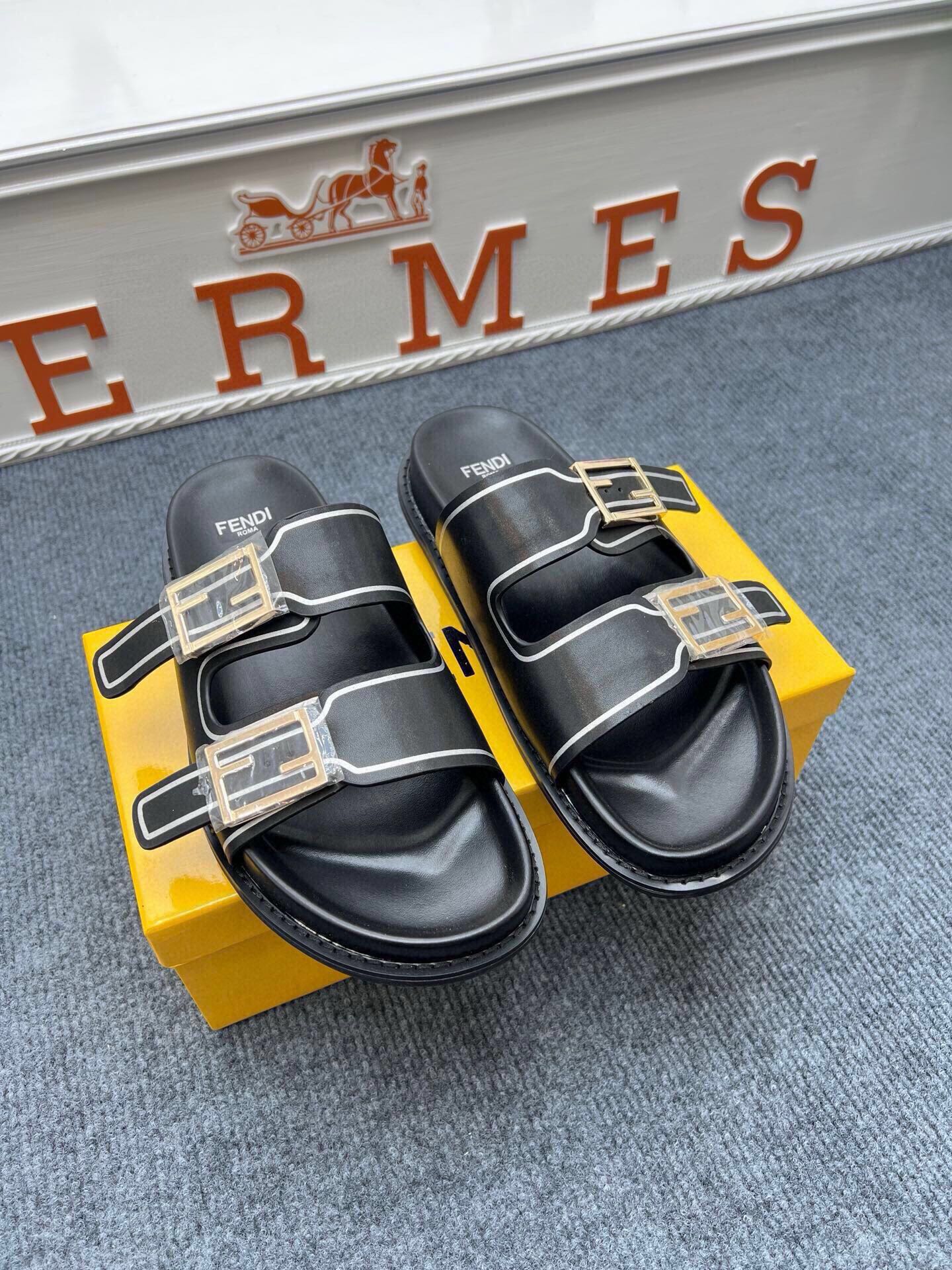 54F38Z  fashion  slippers