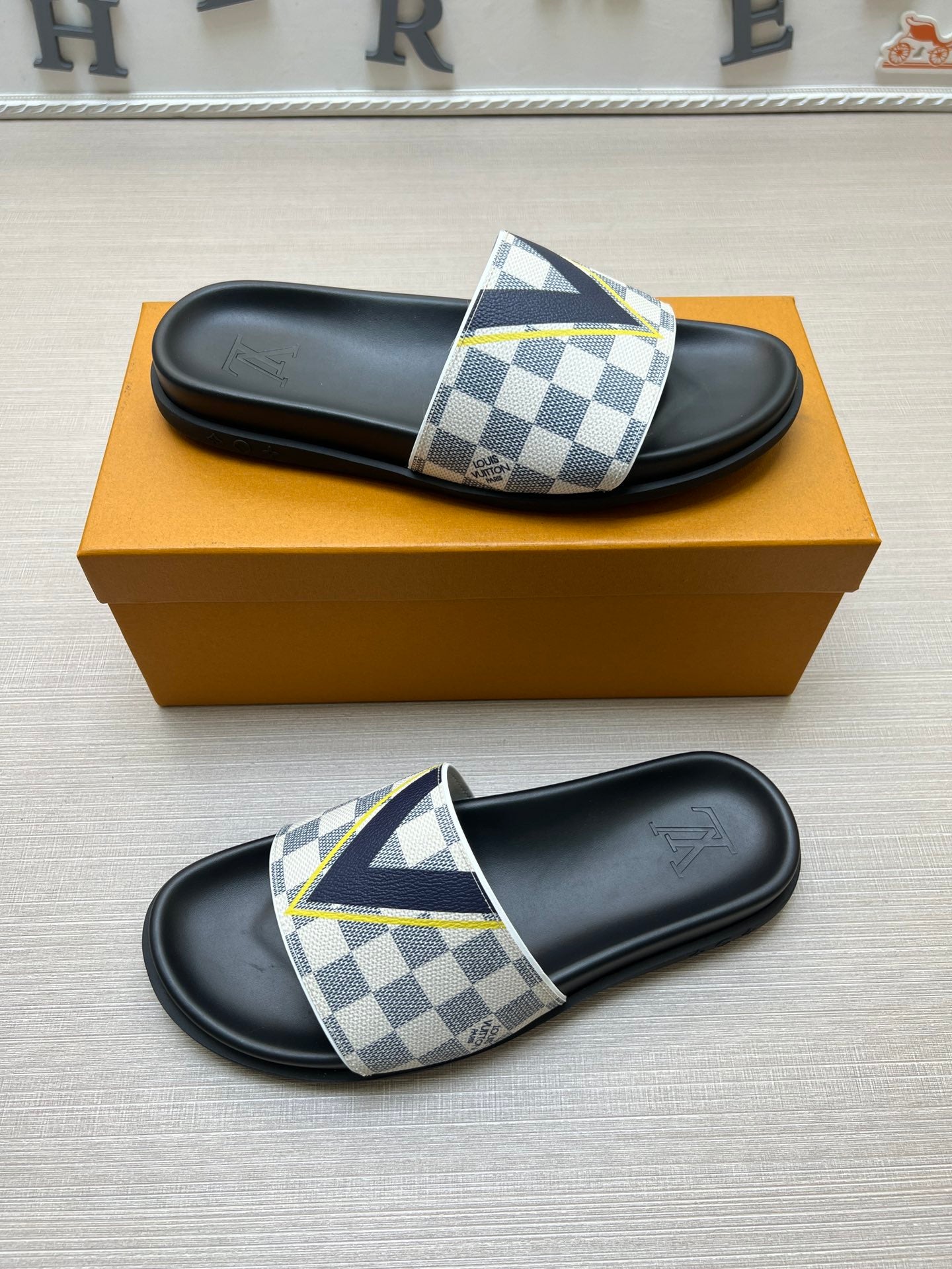 54E70Z   fashion  slippers