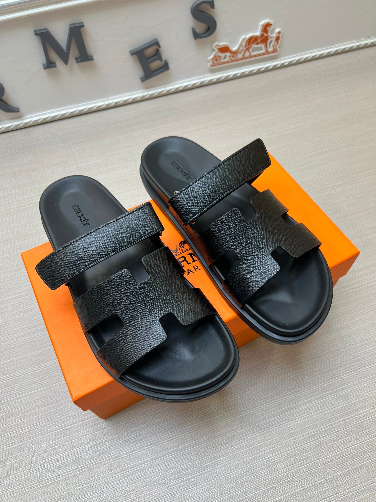 54H1Z    fashion slippers