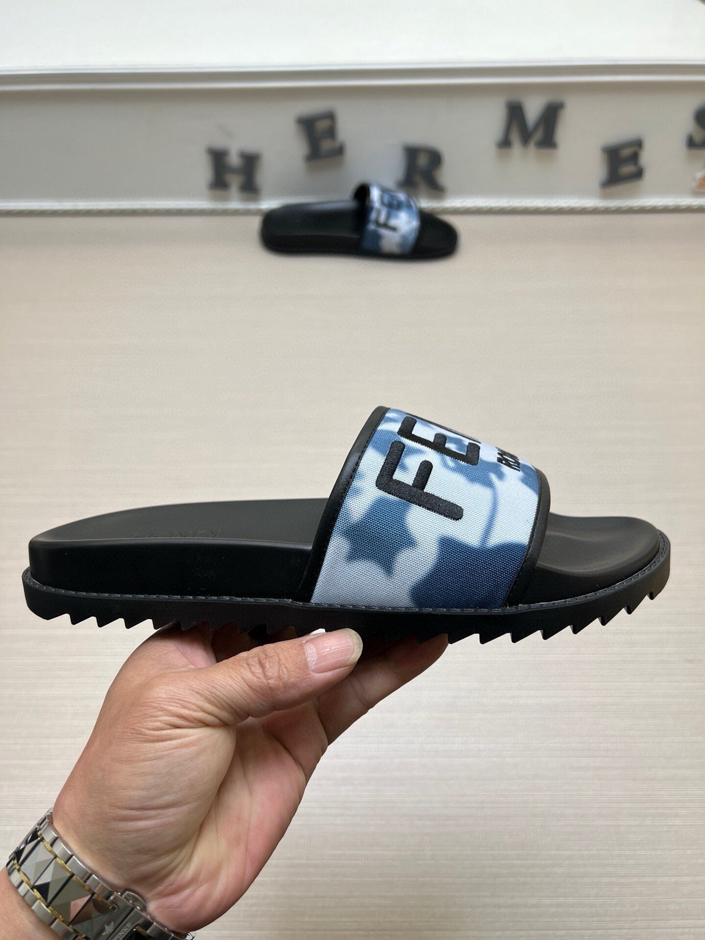 54F24Z  fashion slippers